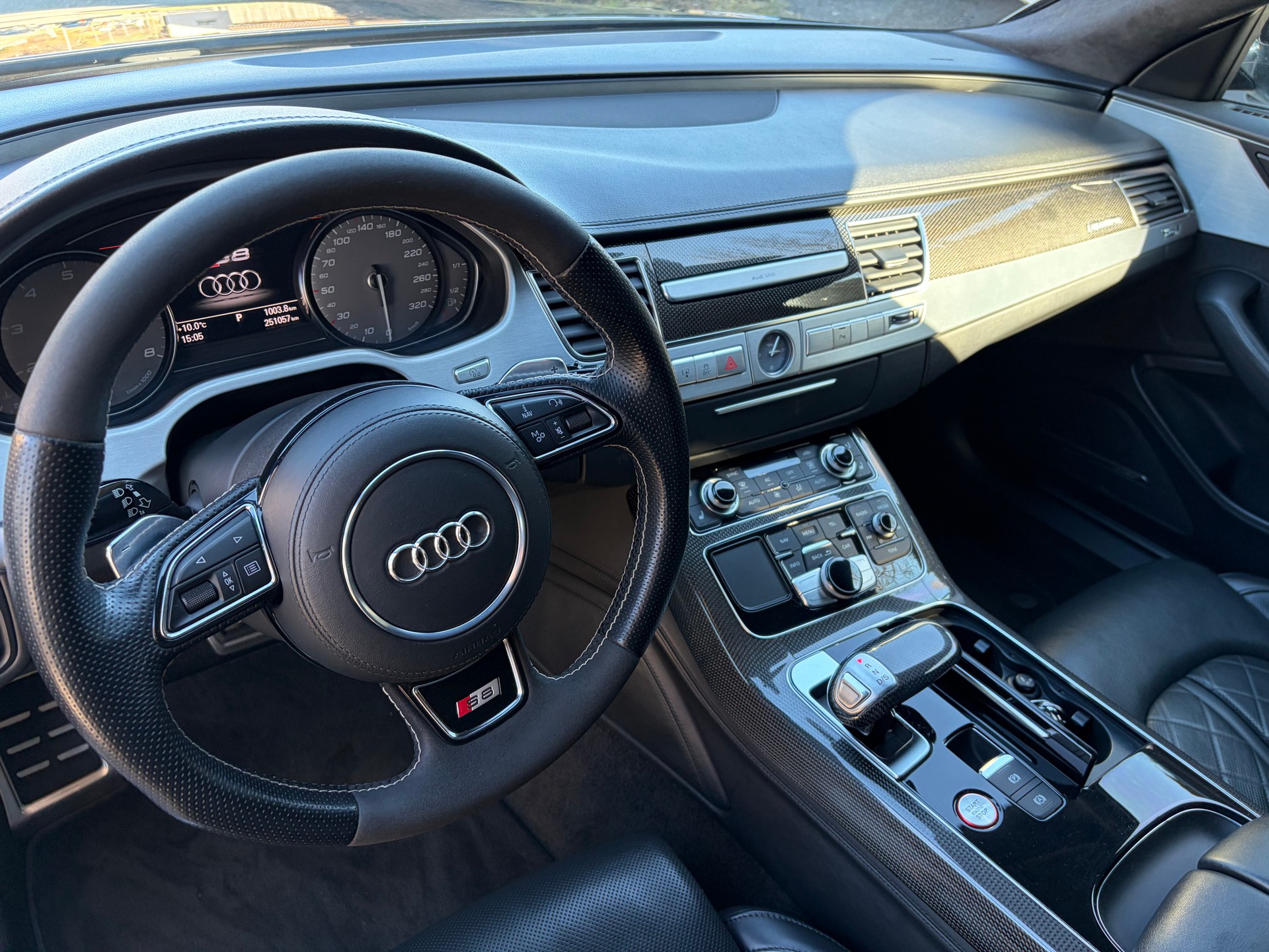 AUDI S8 4.0 TFSI V8 quattro tiptronic-image-9