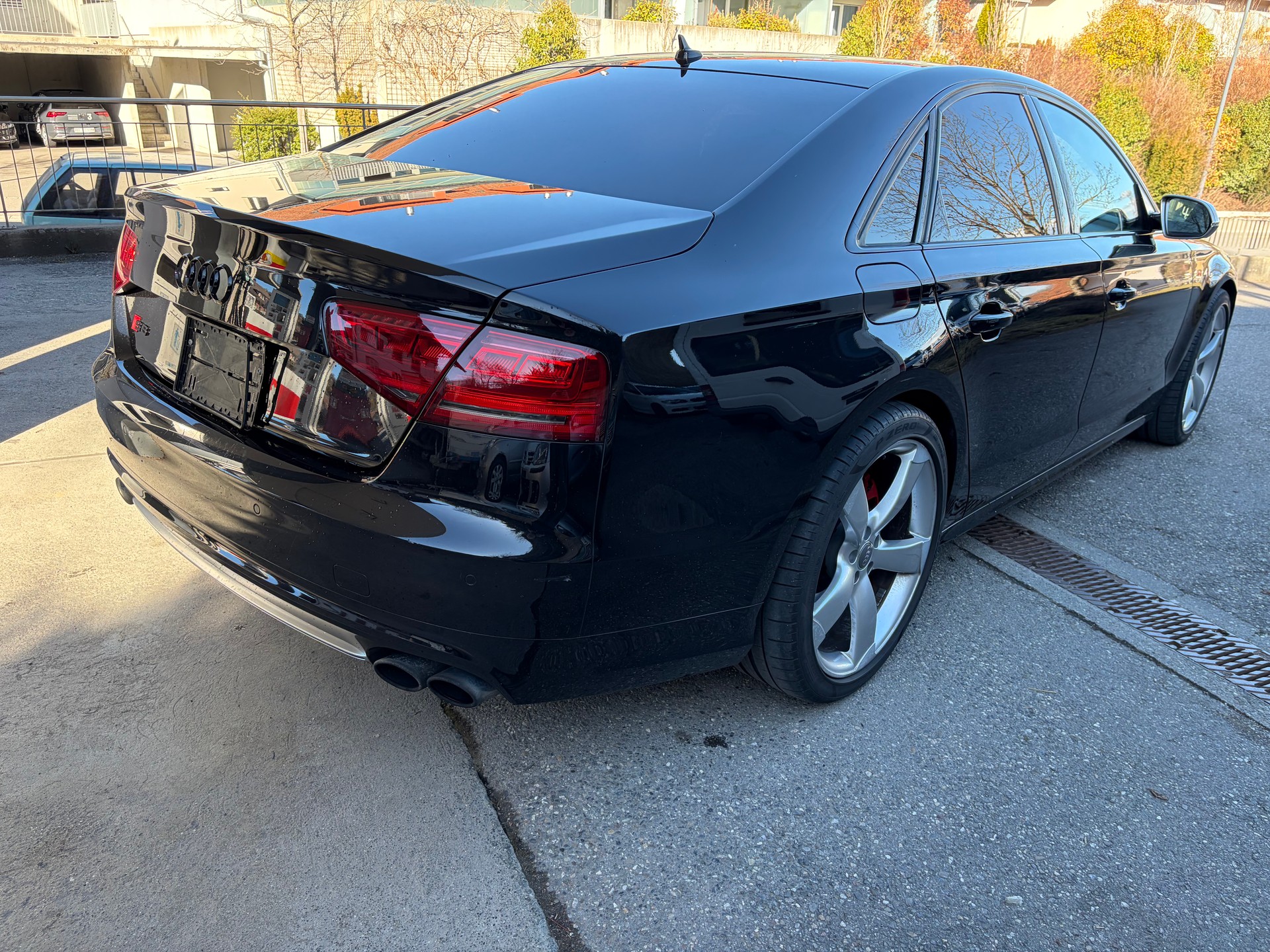AUDI S8 4.0 TFSI V8 quattro tiptronic-image-6