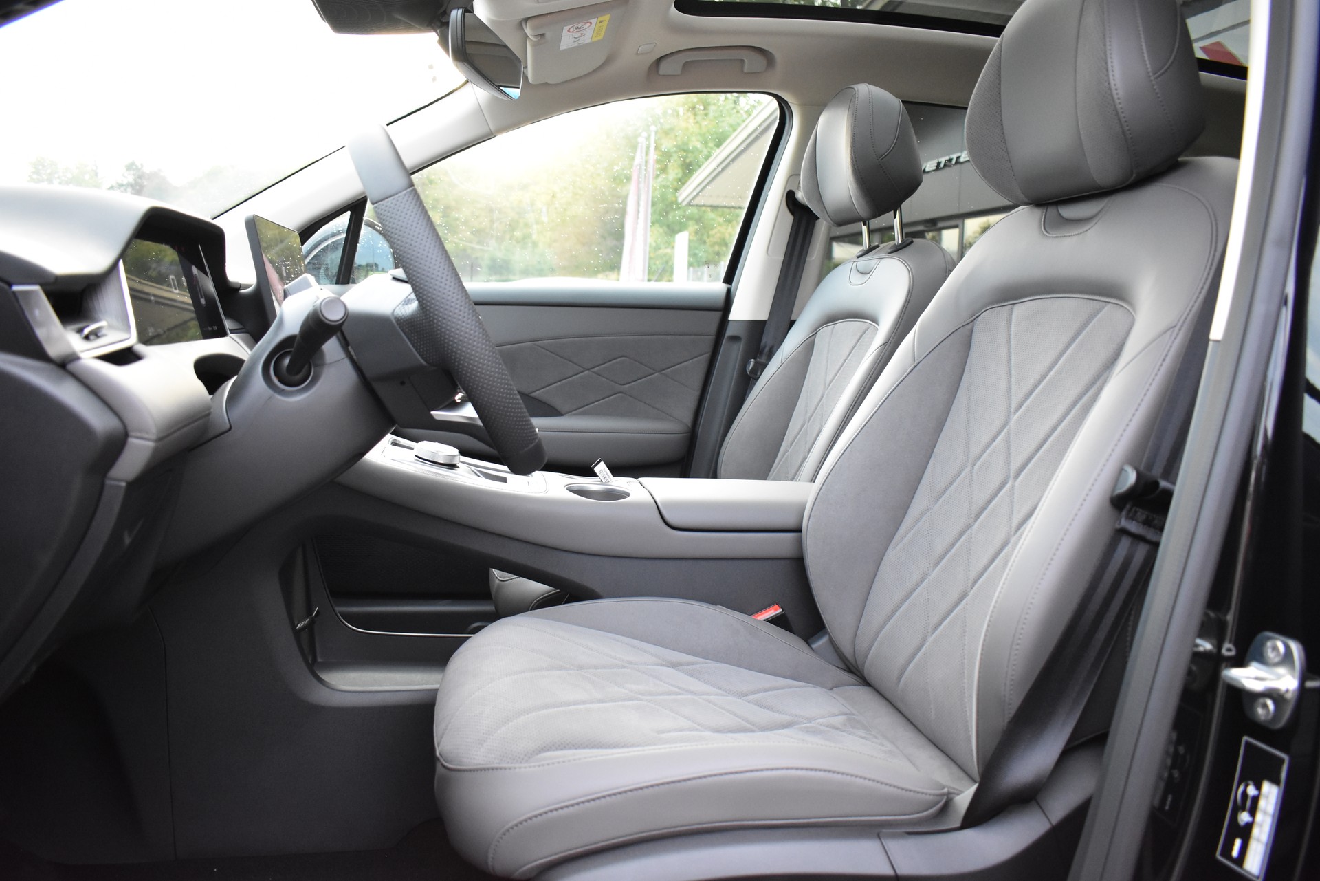 MG S6 EV 77kWh Luxury AWD-image-13