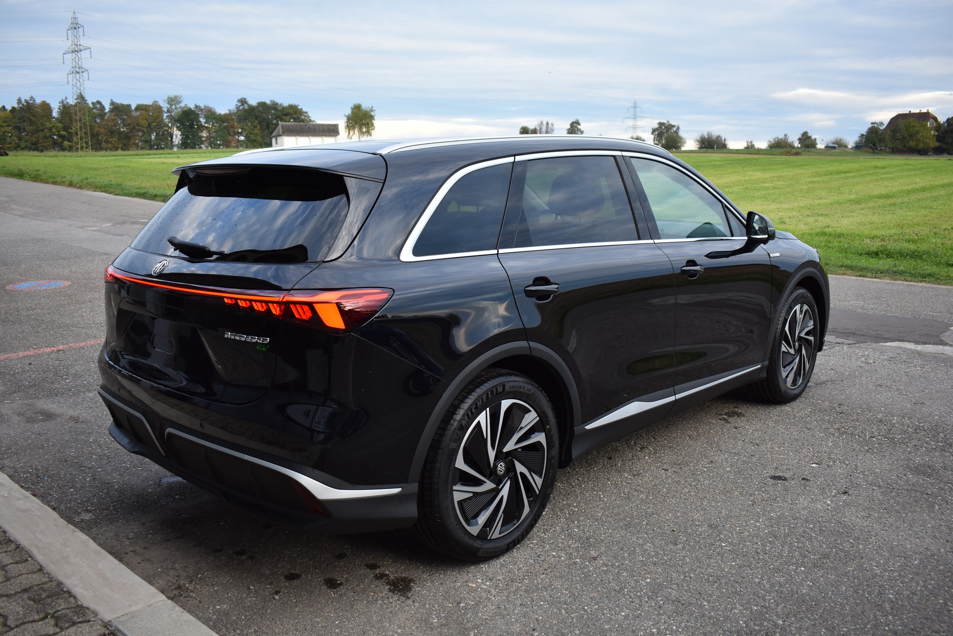 MG S6 EV 77kWh Luxury AWD-image-5