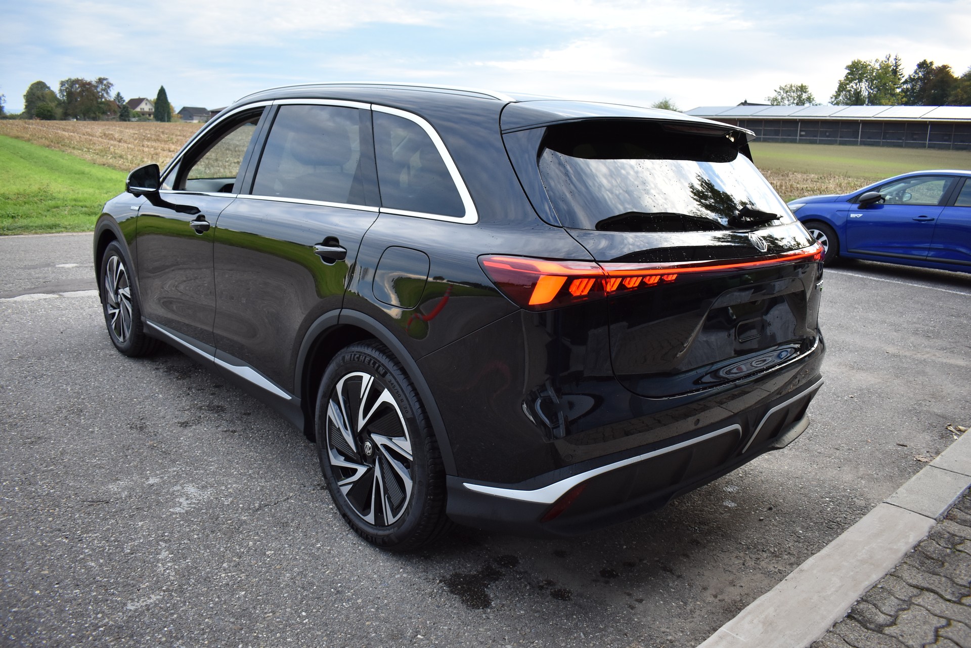 MG S6 EV 77kWh Luxury AWD-image-7