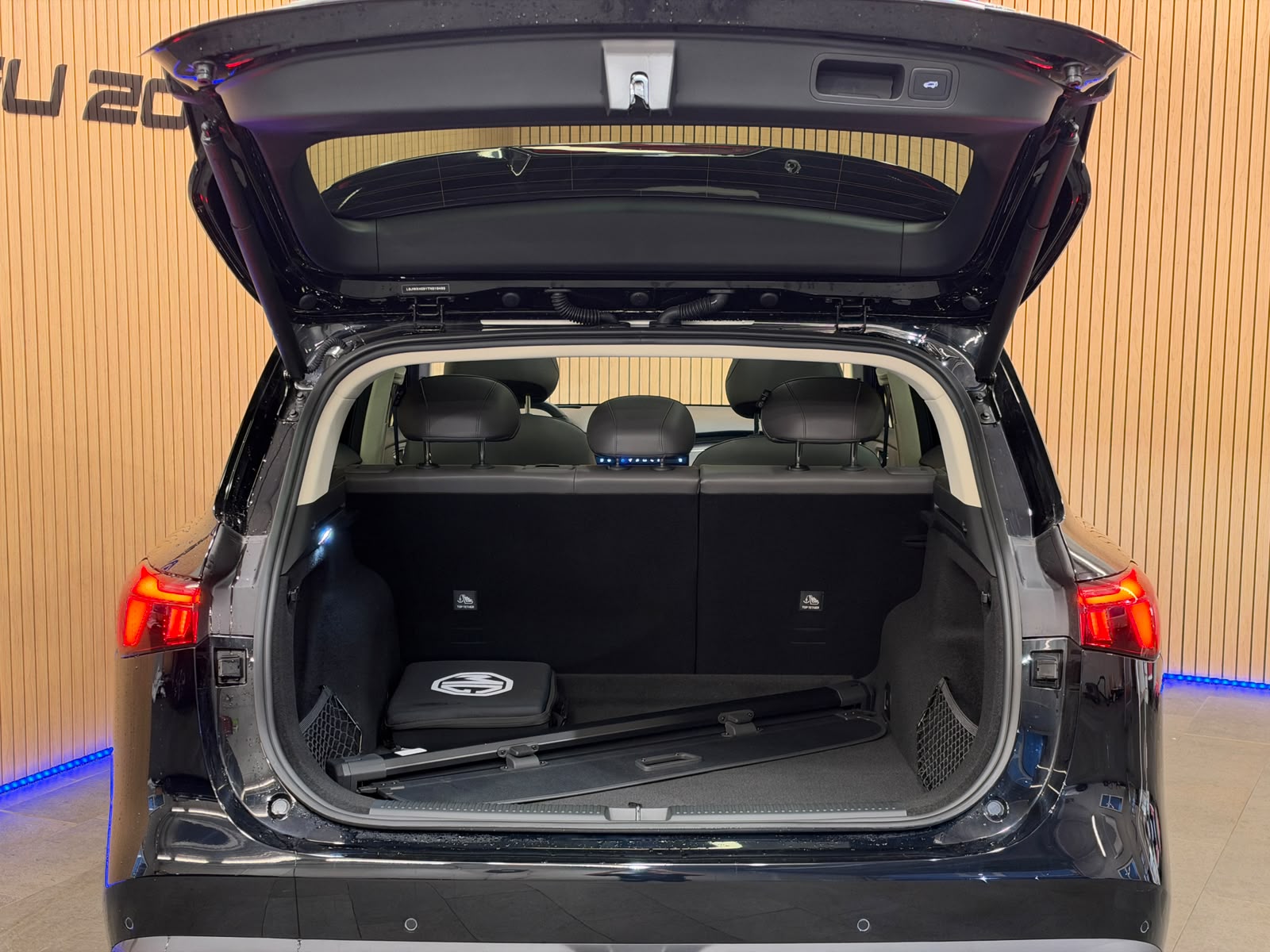 MG S6 EV 77kWh Luxury AWD-image-7