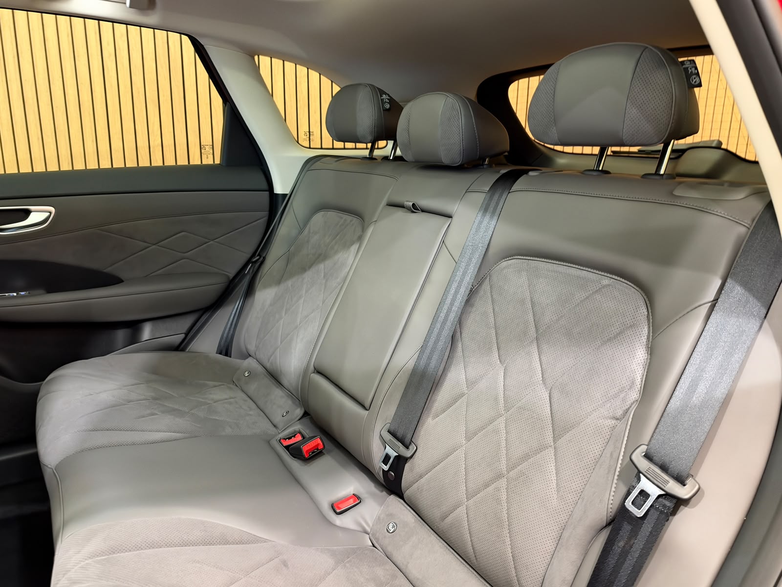 MG S6 EV 77kWh Luxury AWD-image-23
