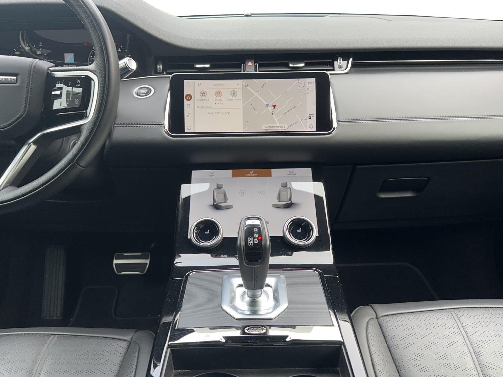 LAND ROVER Evoque R-Dynamic HSE-image-13