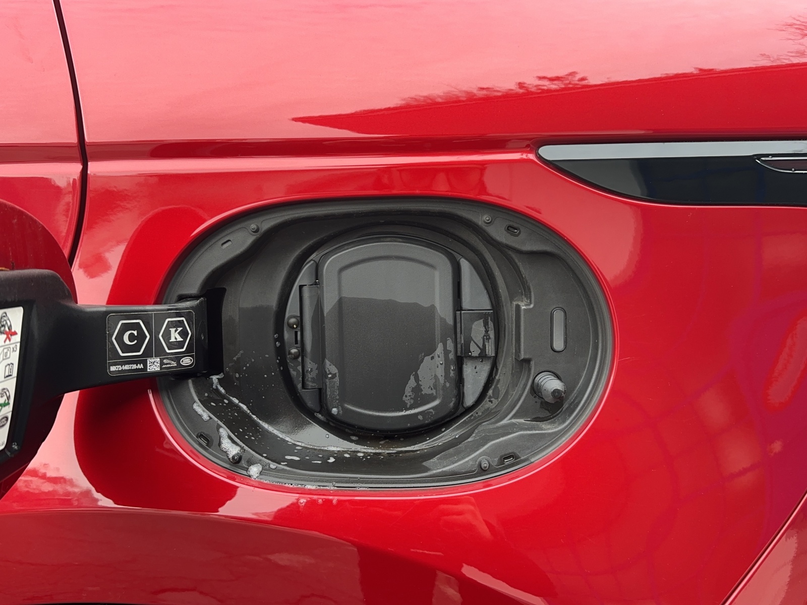LAND ROVER Evoque R-Dynamic HSE-image-24