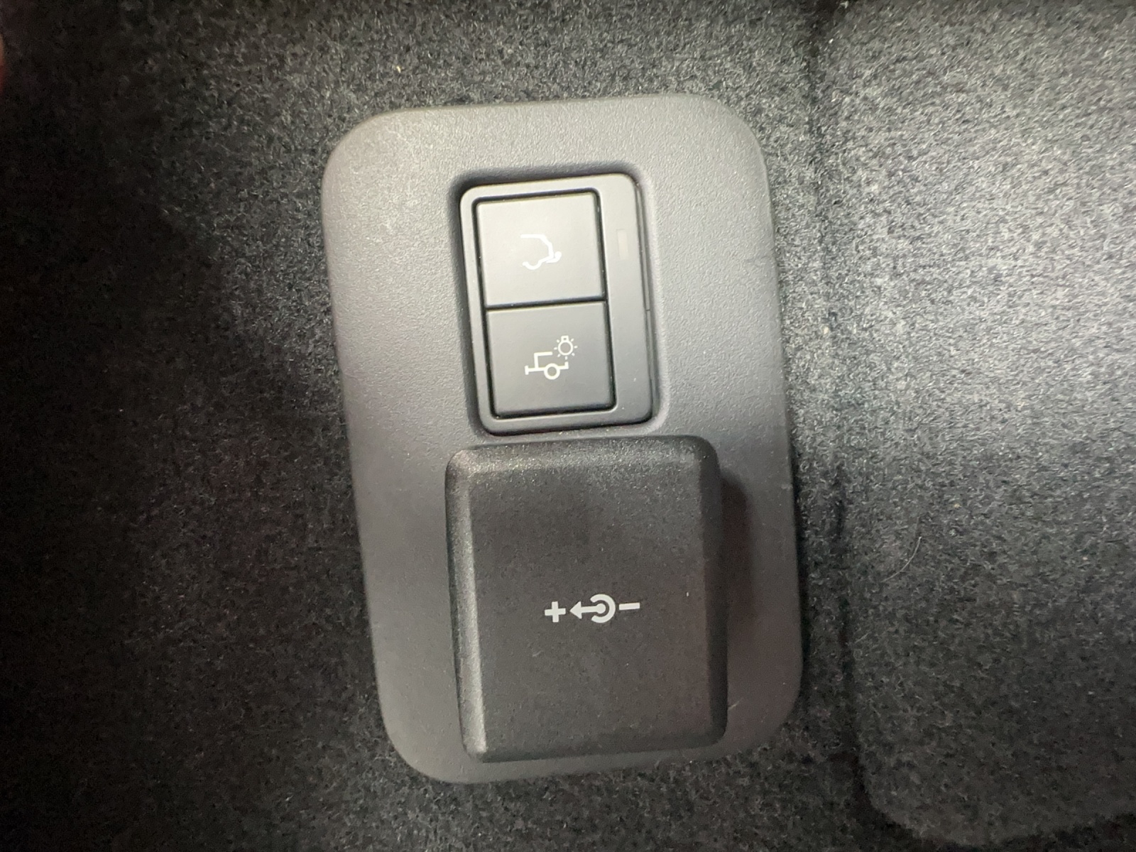 LAND ROVER Evoque R-Dynamic HSE-image-23