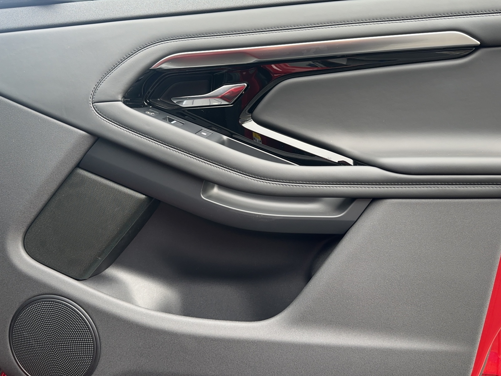 LAND ROVER Evoque R-Dynamic HSE-image-15