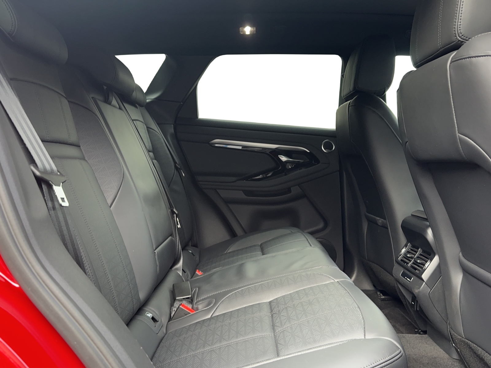 LAND ROVER Evoque R-Dynamic HSE-image-18