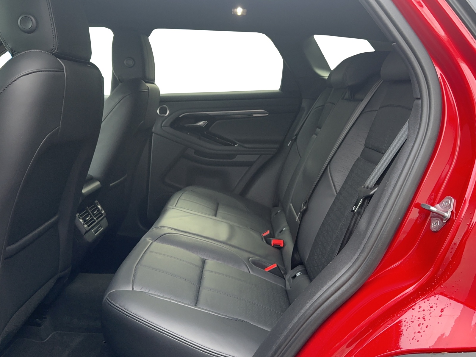 LAND ROVER Evoque R-Dynamic HSE-image-17