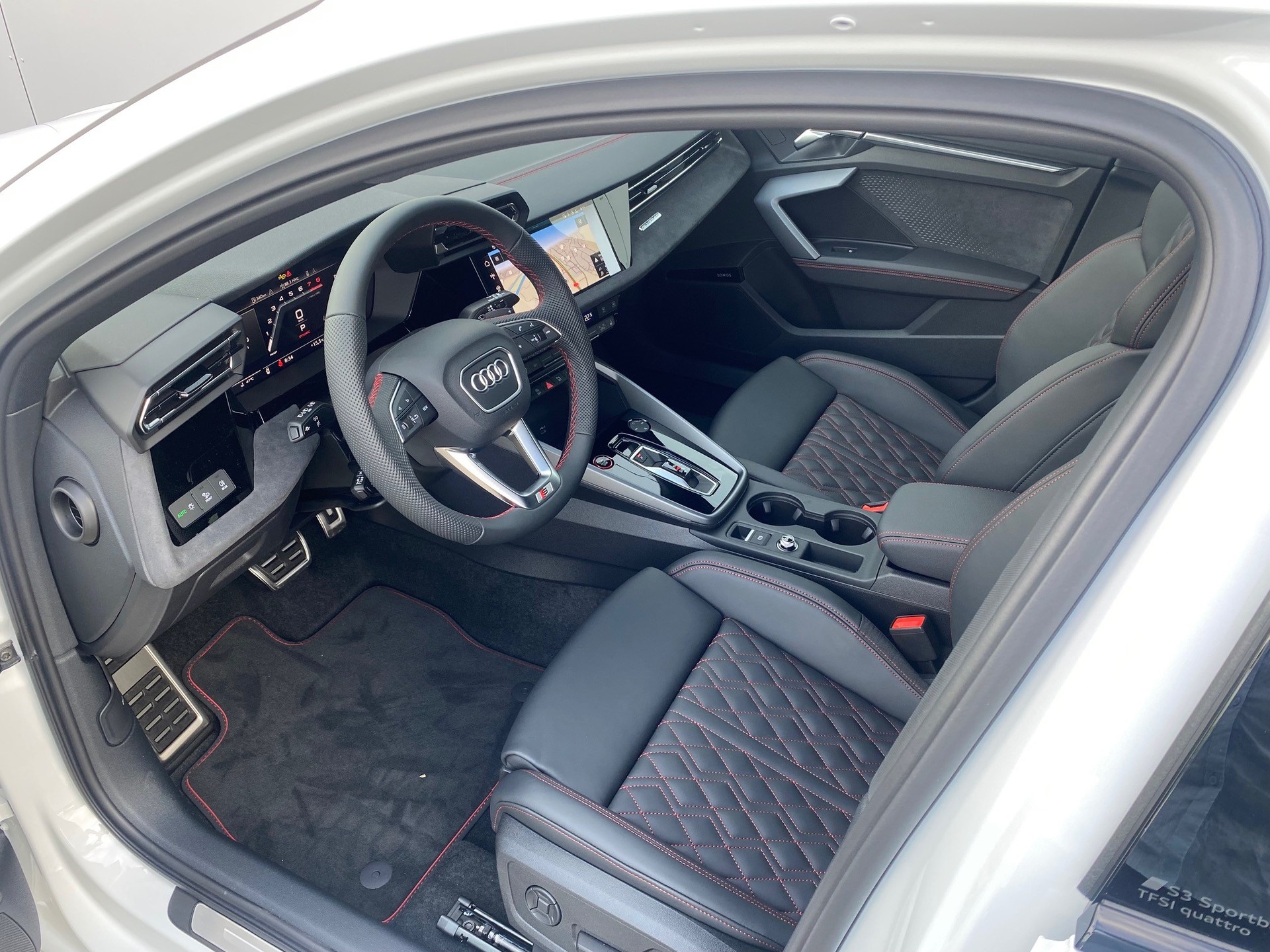 AUDI S3 Sportback 2.0 TFSI quattro-image-8