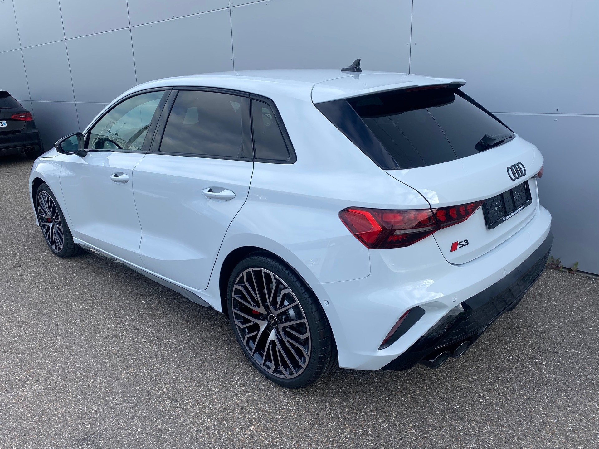 AUDI S3 Sportback 2.0 TFSI quattro-image-1