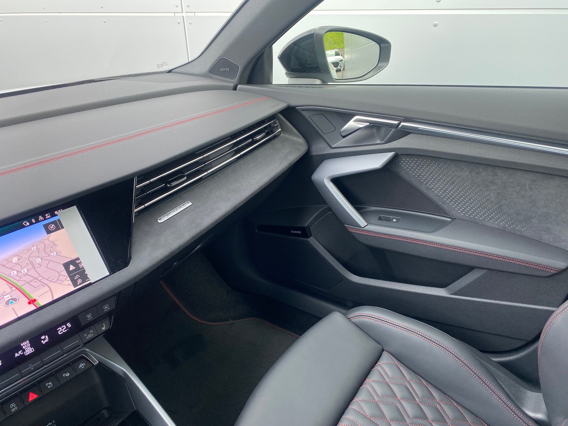AUDI S3 Sportback 2.0 TFSI quattro-image-10