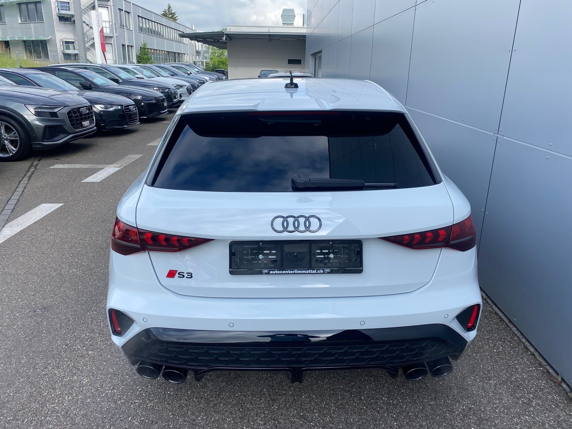 AUDI S3 Sportback 2.0 TFSI quattro-image-4
