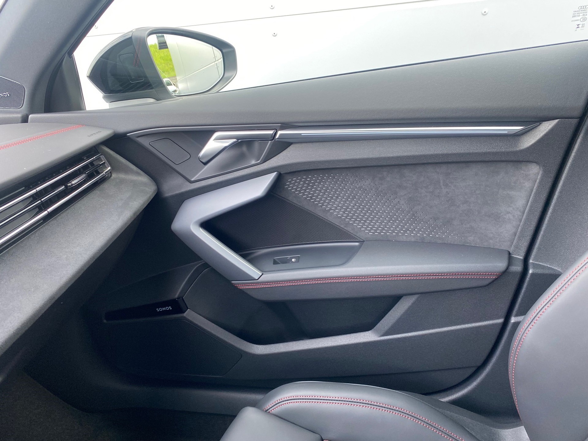 AUDI S3 Sportback 2.0 TFSI quattro-image-12
