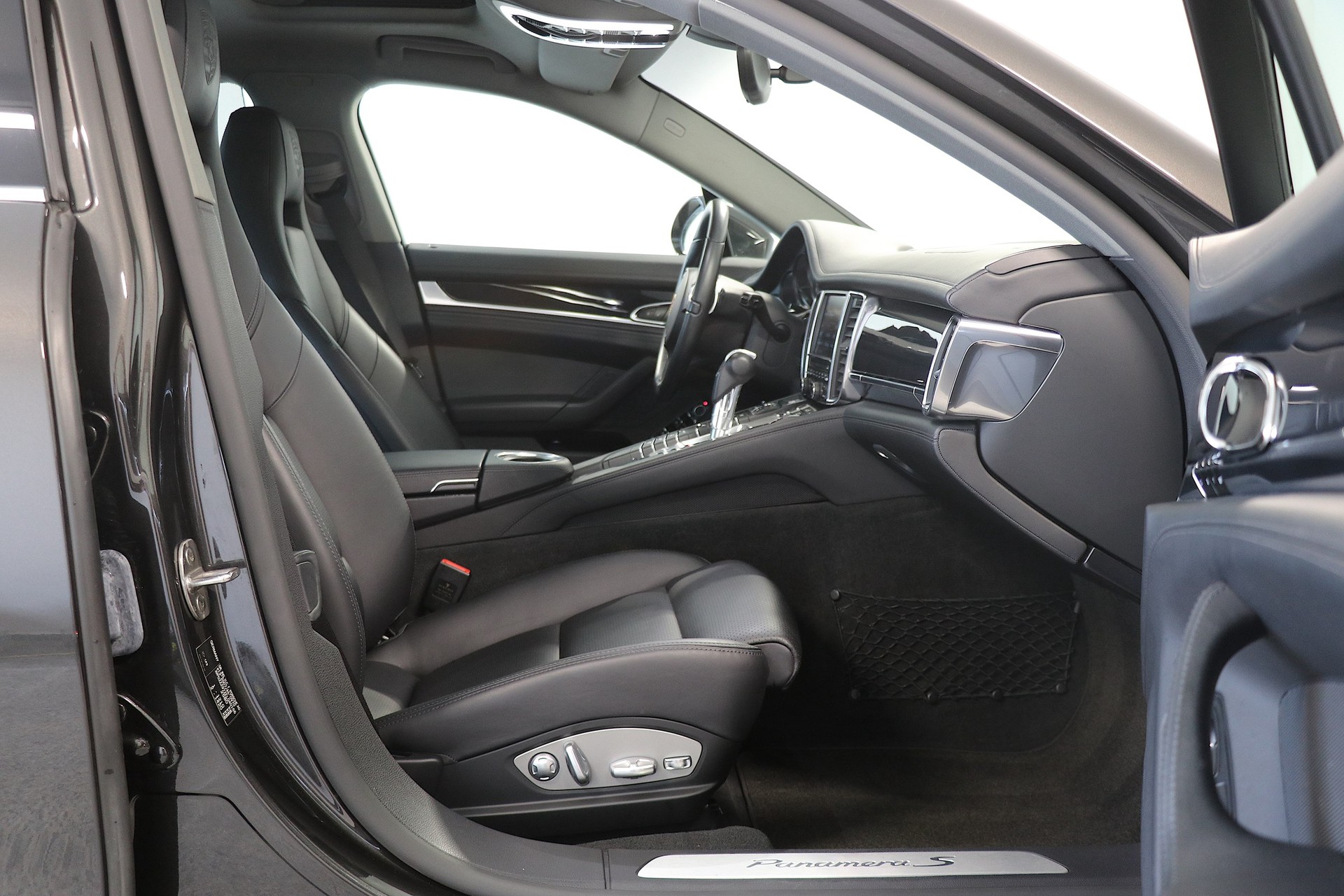 PORSCHE Panamera S E-Hybrid-image-6