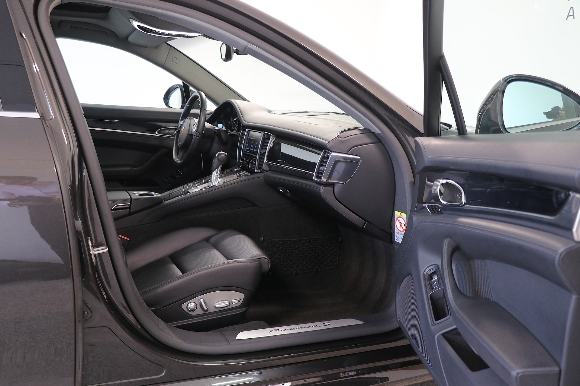 PORSCHE Panamera S E-Hybrid-image-5