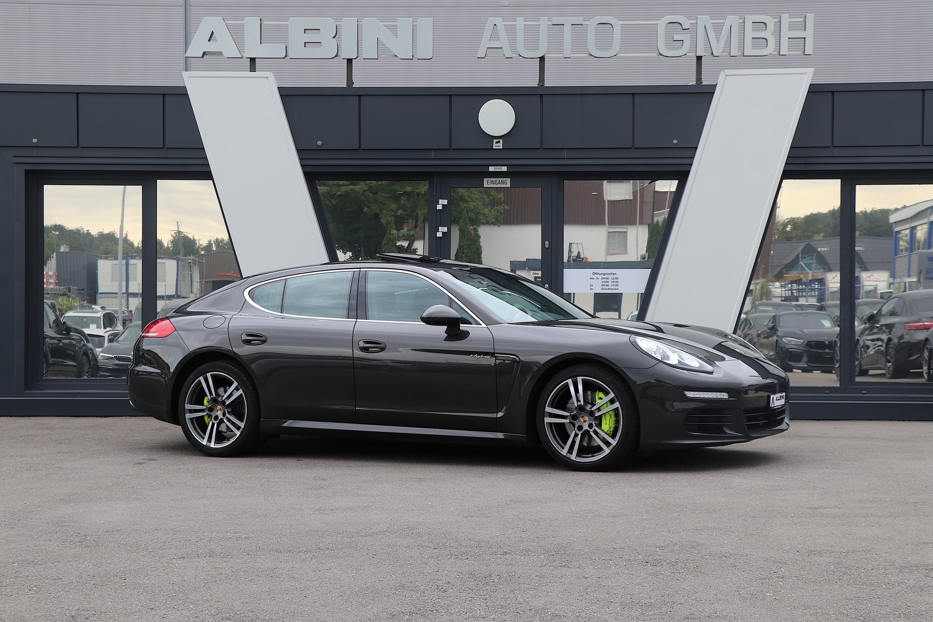 PORSCHE Panamera S E-Hybrid-image-1