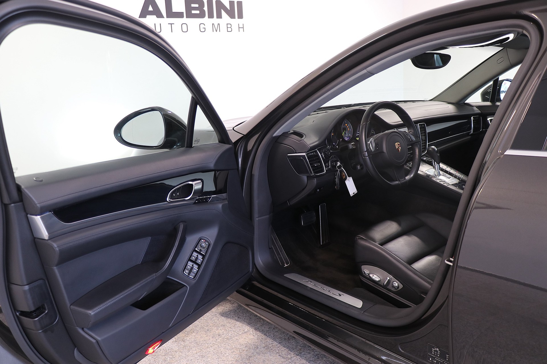 PORSCHE Panamera S E-Hybrid-image-4