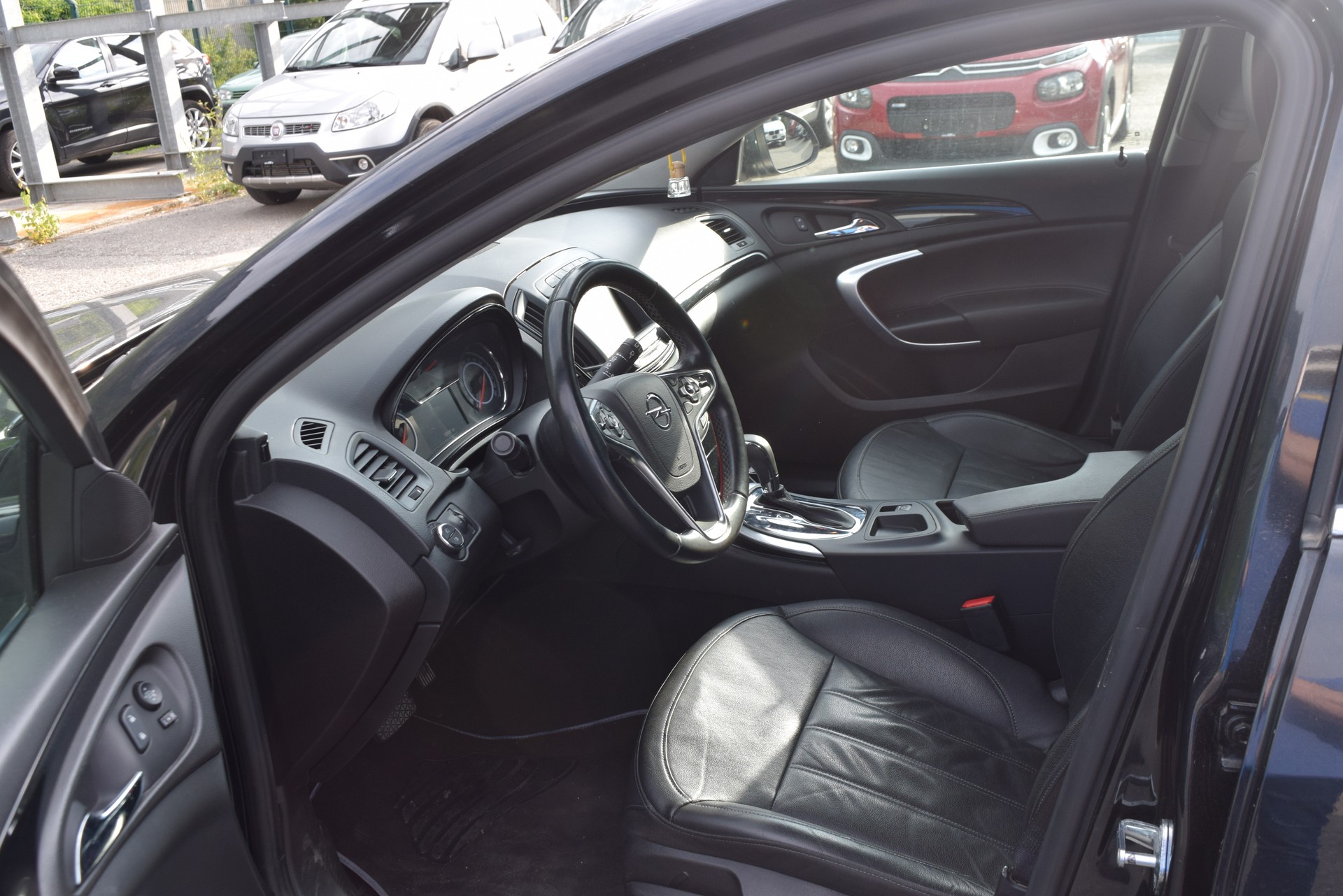 OPEL Insignia Country Tourer 2.0 CDTI 4WD Automatic-image-17