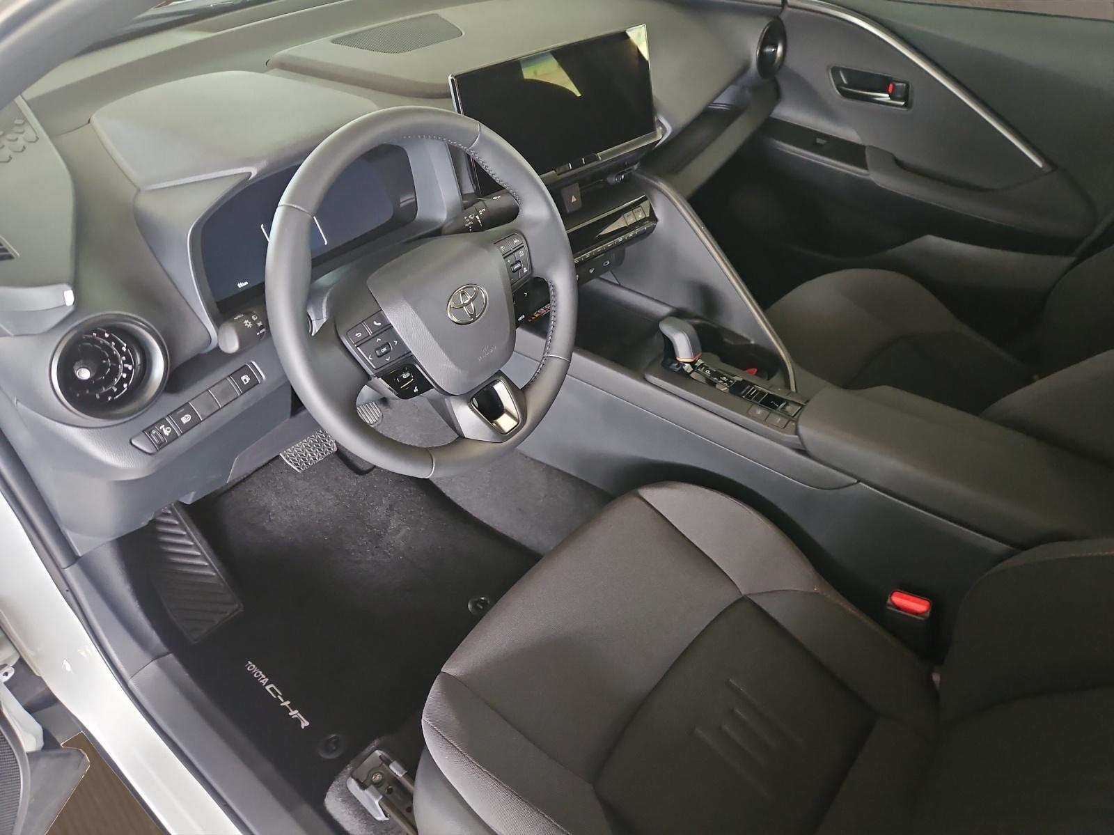 TOYOTA C-HR 2.0 PHEV Swiss Edition-image-6