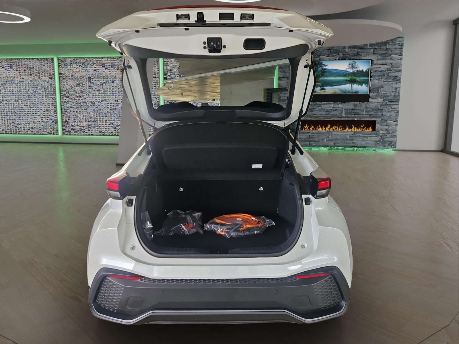 TOYOTA C-HR 2.0 PHEV Swiss Edition-image-17