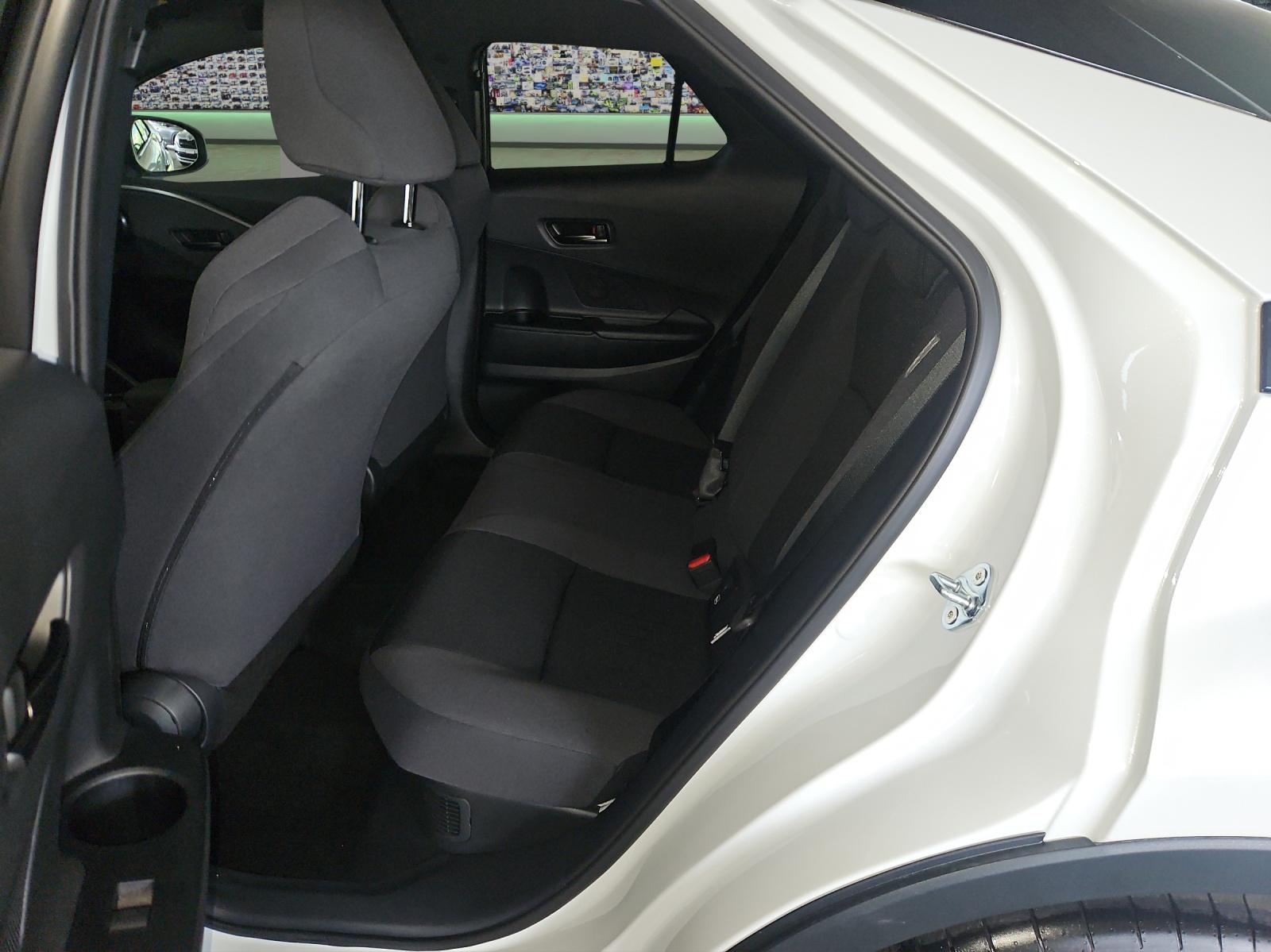 TOYOTA C-HR 2.0 PHEV Swiss Edition-image-9