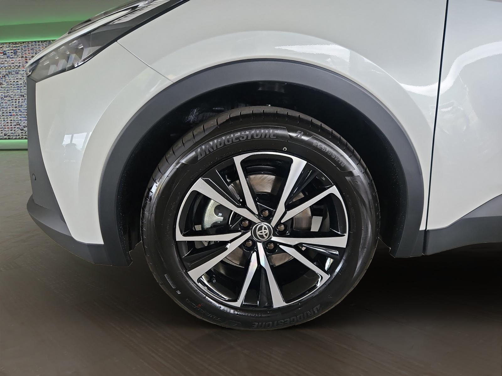 TOYOTA C-HR 2.0 PHEV Swiss Edition-image-5