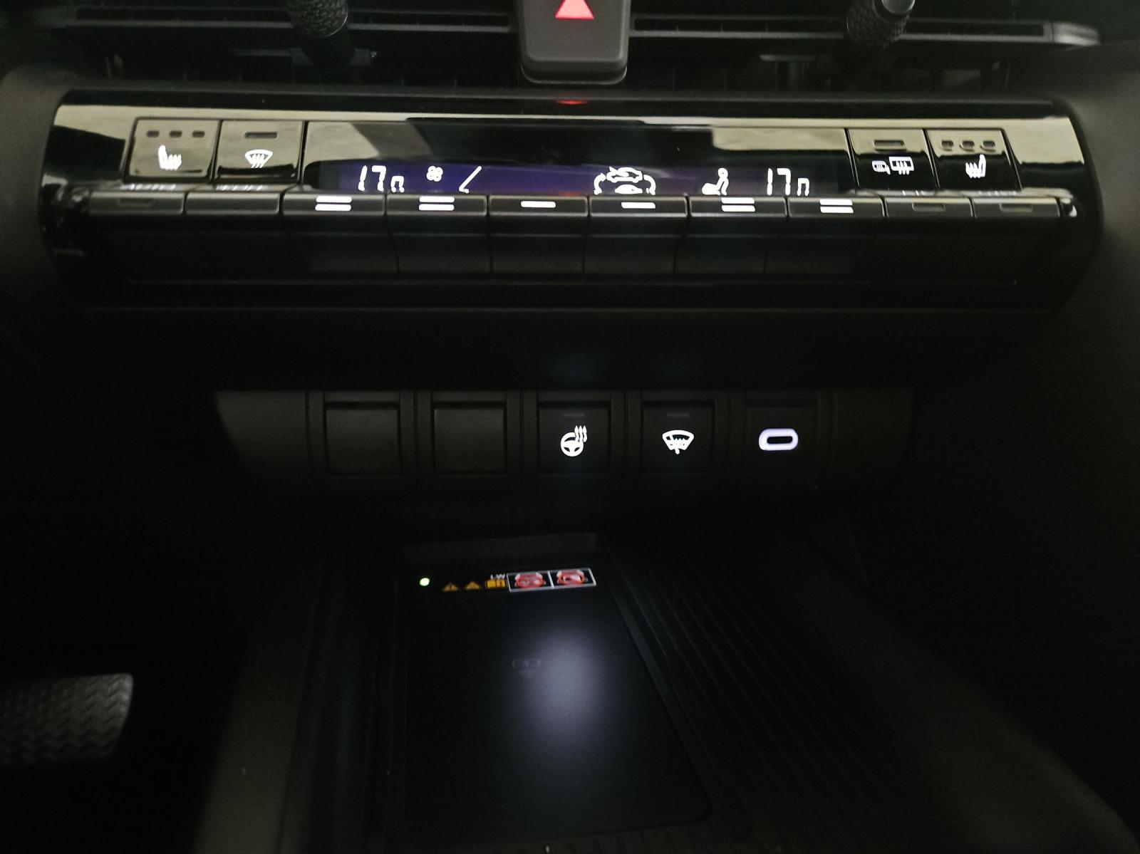 TOYOTA C-HR 2.0 PHEV Swiss Edition-image-15