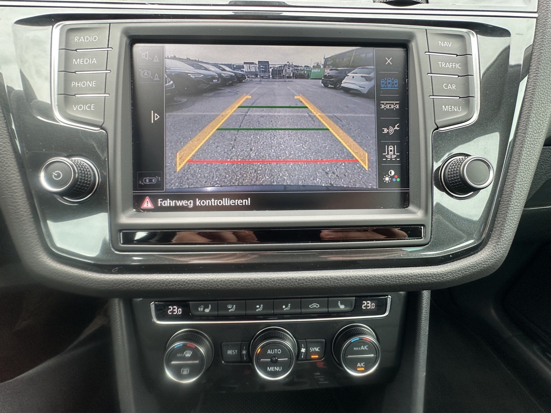 VW Tiguan 2.0 TDI SCR Highline 4Motion DSG-image-13