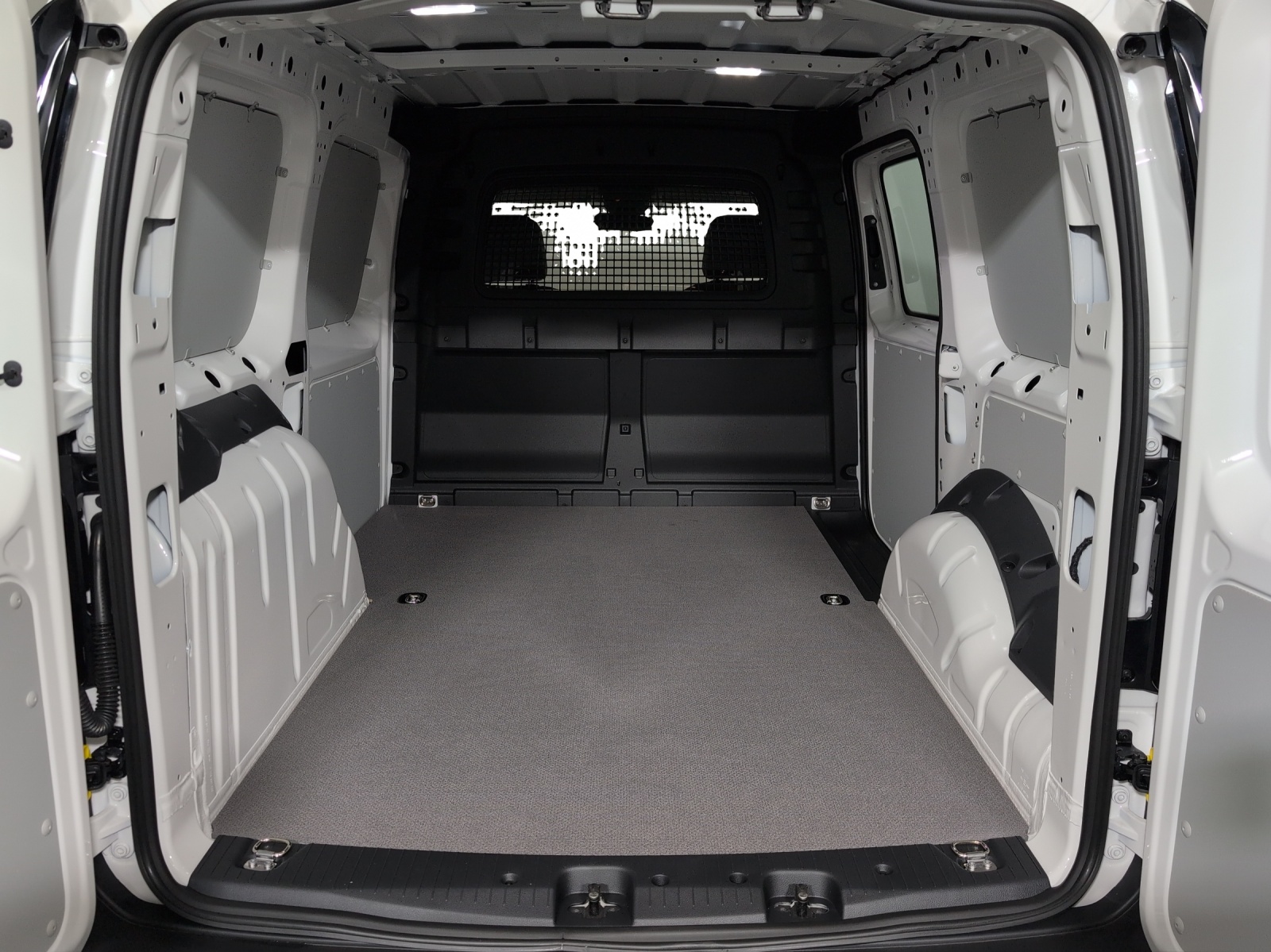 VW Caddy Cargo 2.0TDI Maxi 4Motion-image-13