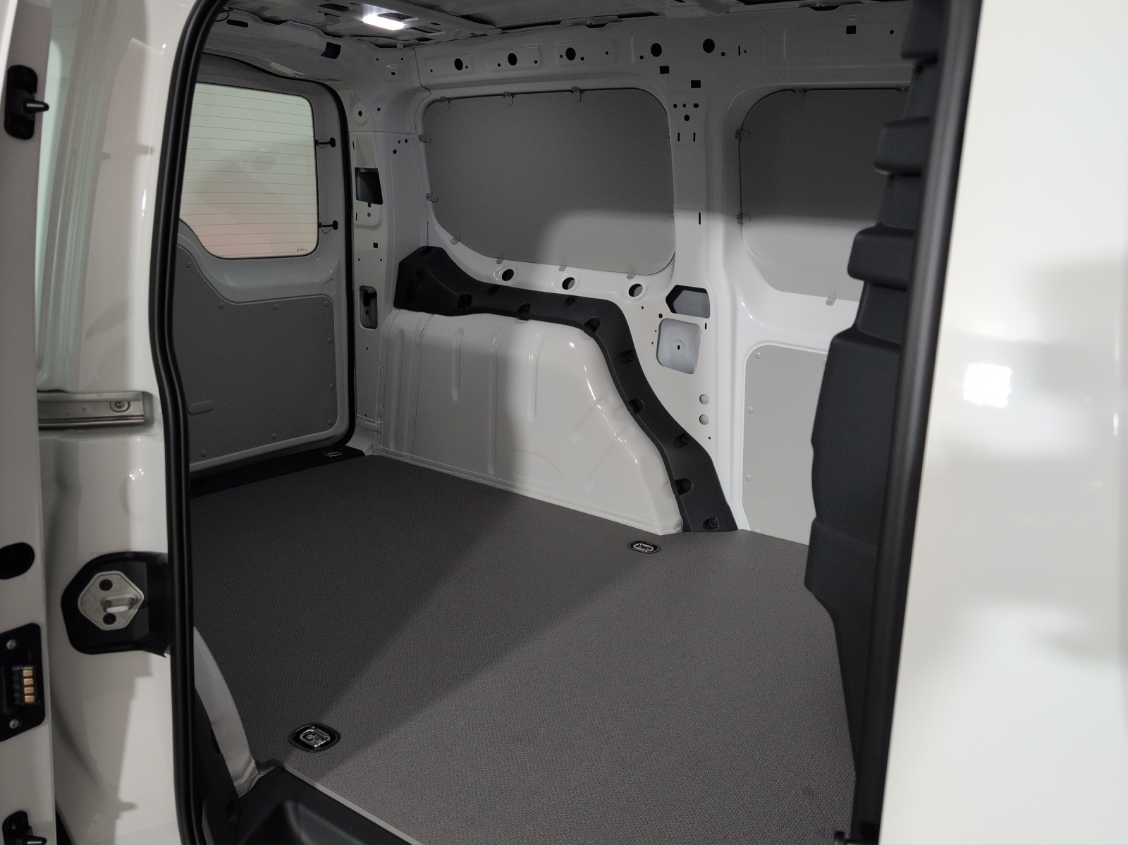 VW Caddy Cargo 2.0TDI Maxi 4Motion-image-6