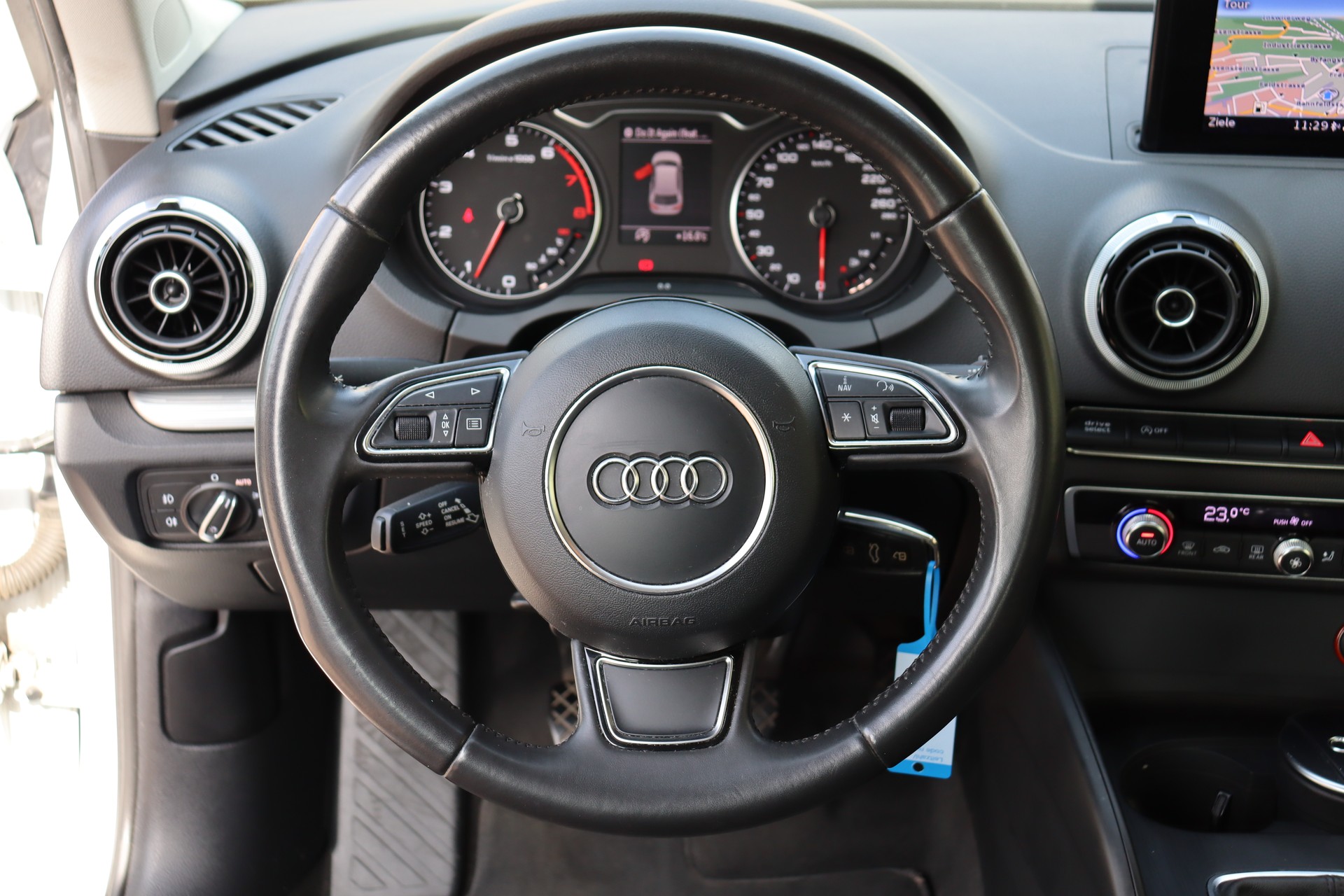 AUDI A3 1.4 TFSI Ambiente-image-9