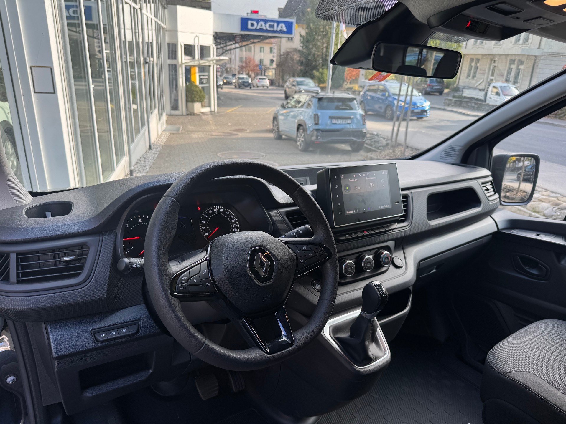RENAULT Trafic Blue dCi 150 Grand Passenger Evolution EDC-image-12