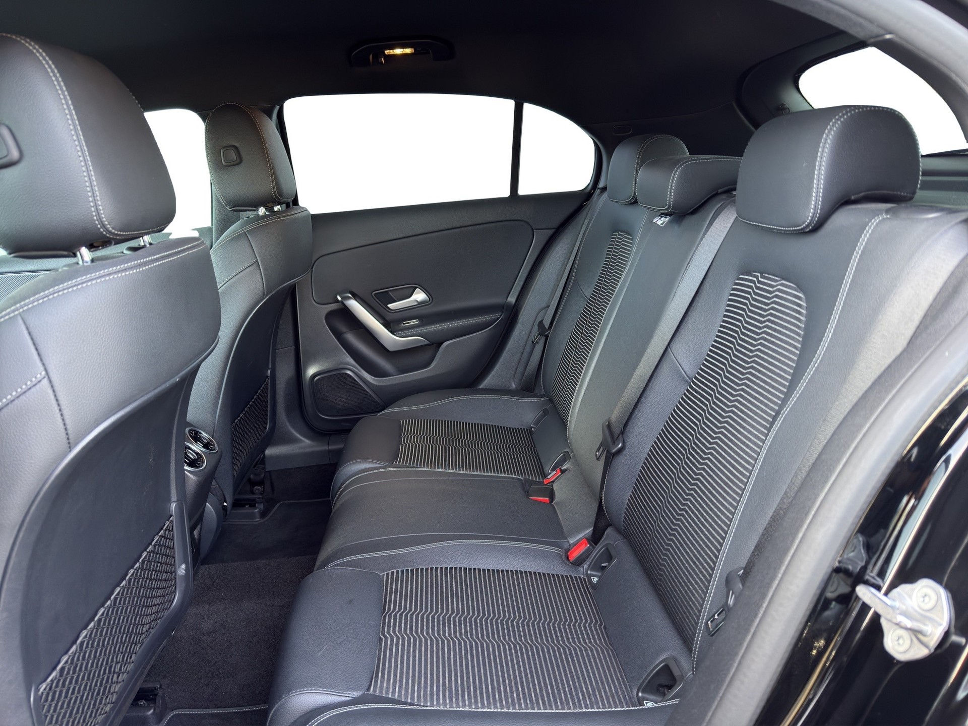 MERCEDES-BENZ A 180 Night Star 7G-DCT-image-6
