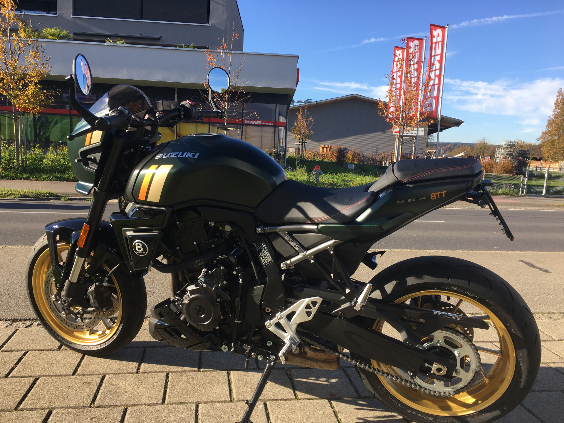SUZUKI GSX-8TT-showroom-element-1