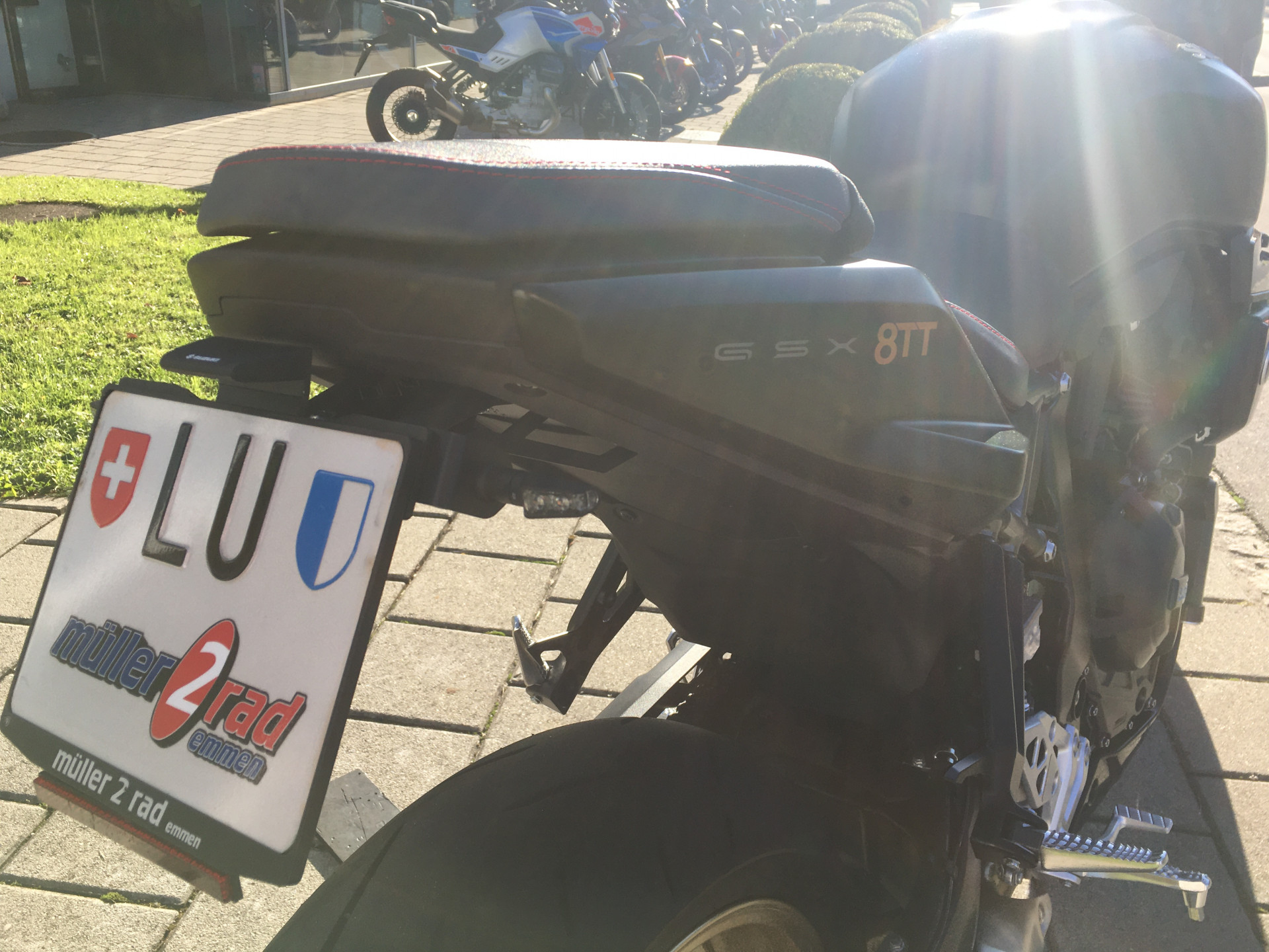 SUZUKI GSX-8TT-showroom-element-3