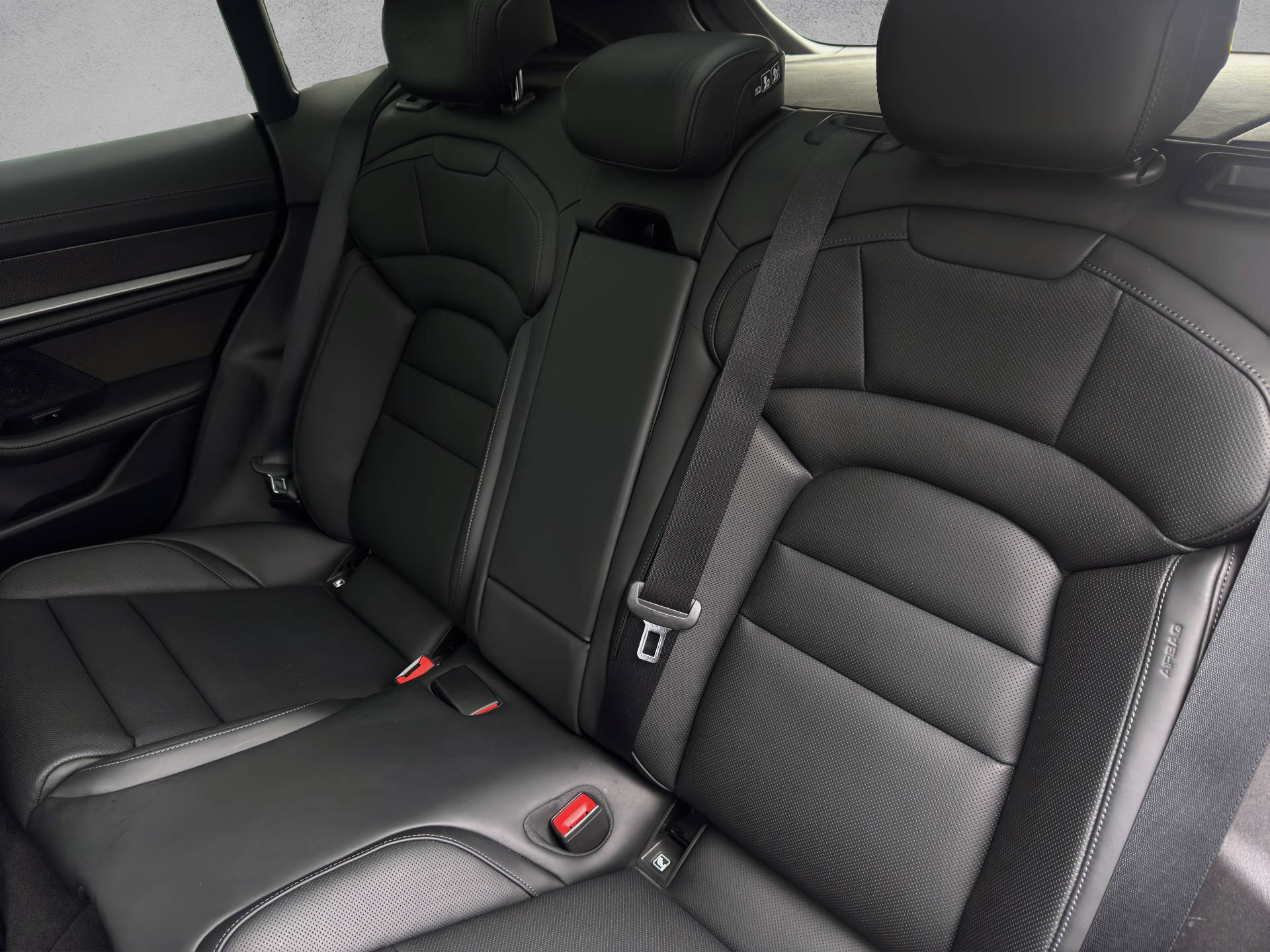 PORSCHE Taycan Turbo Cross Turismo-image-13