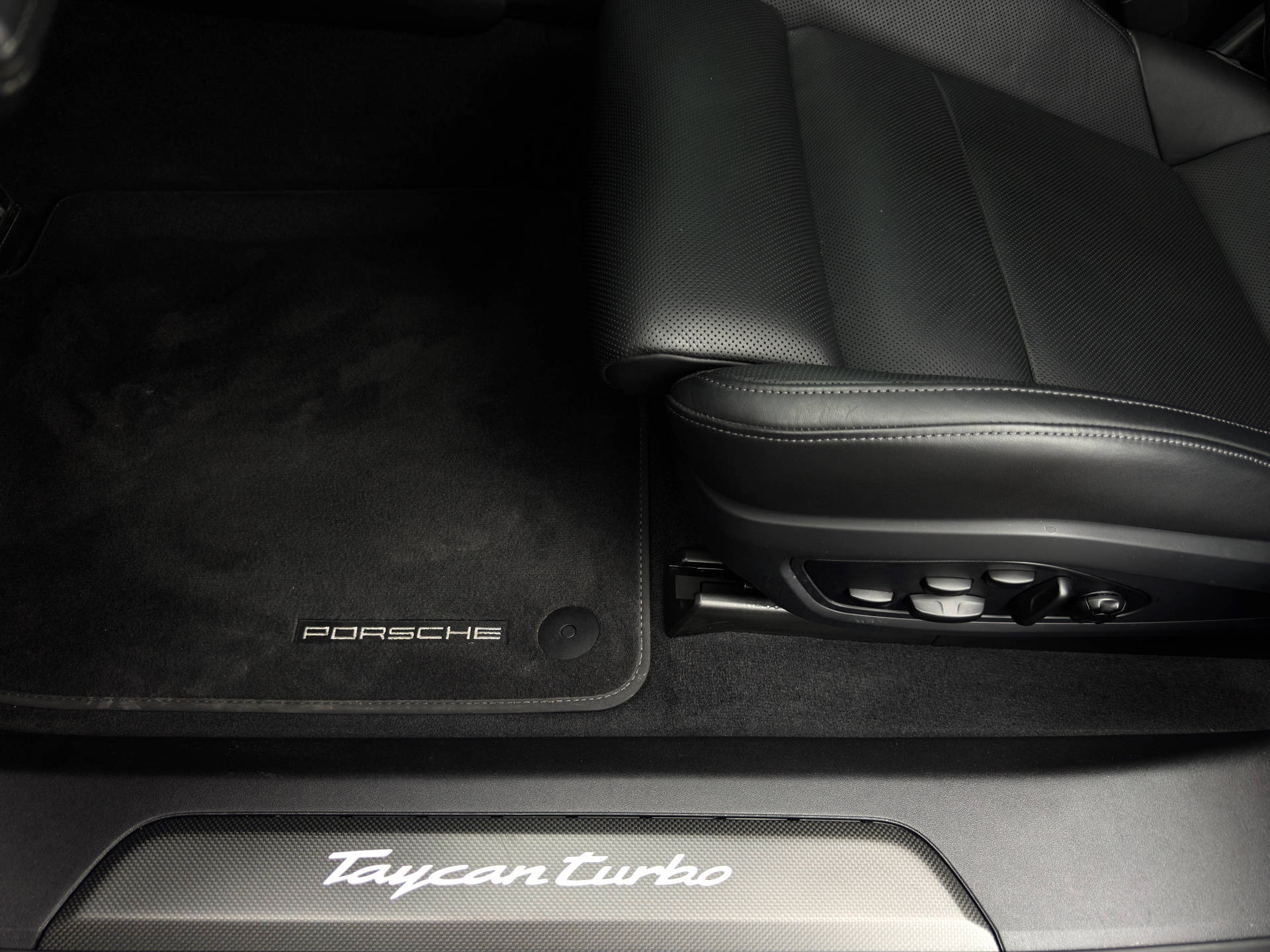 PORSCHE Taycan Turbo Cross Turismo-image-7