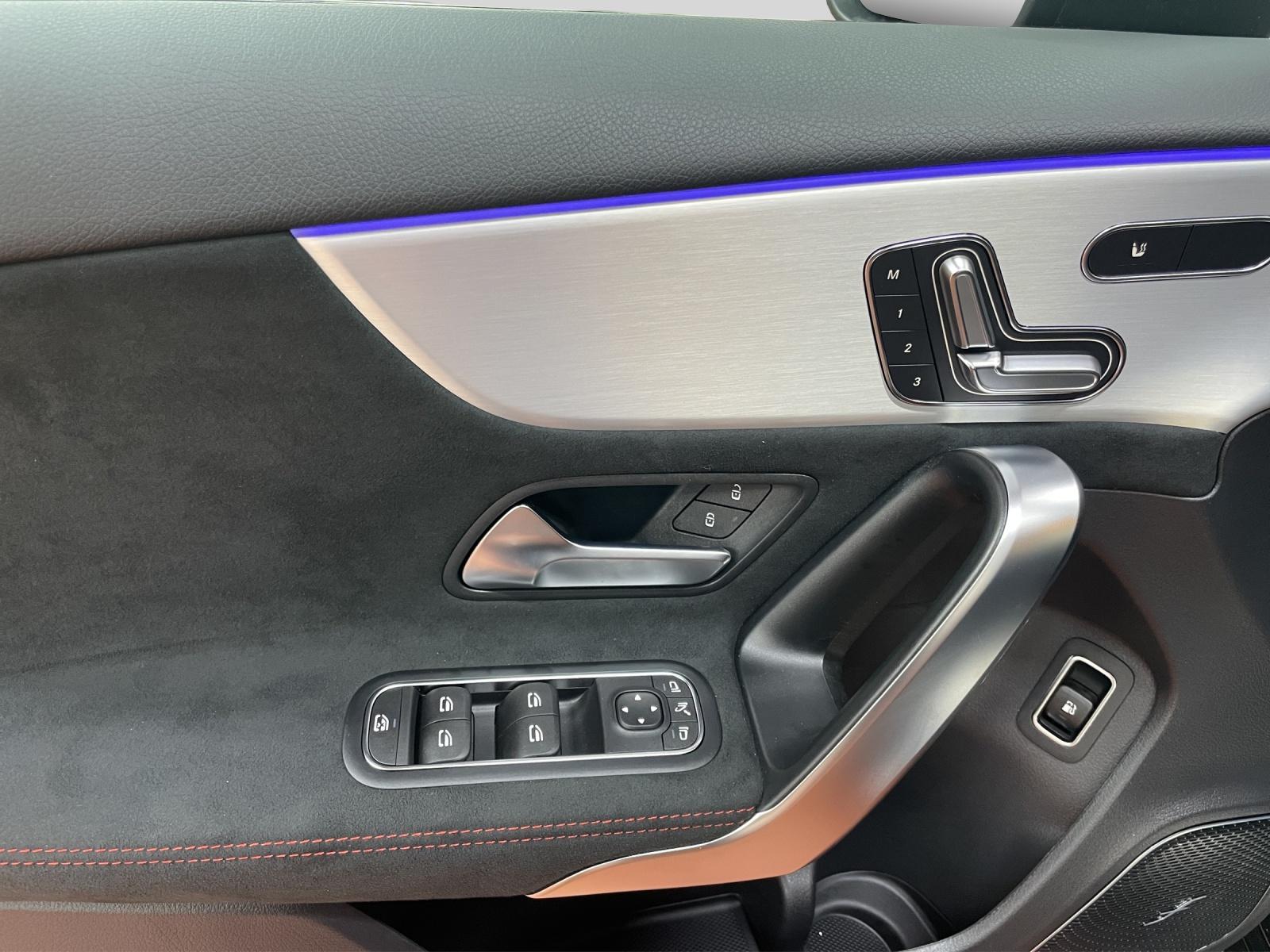 MERCEDES-BENZ A 250 e EQ Star AMG Line-image-6