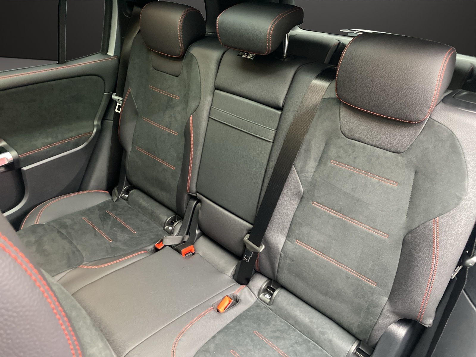 MERCEDES-BENZ GLB 220 d 4M 8G-Tronic-image-10