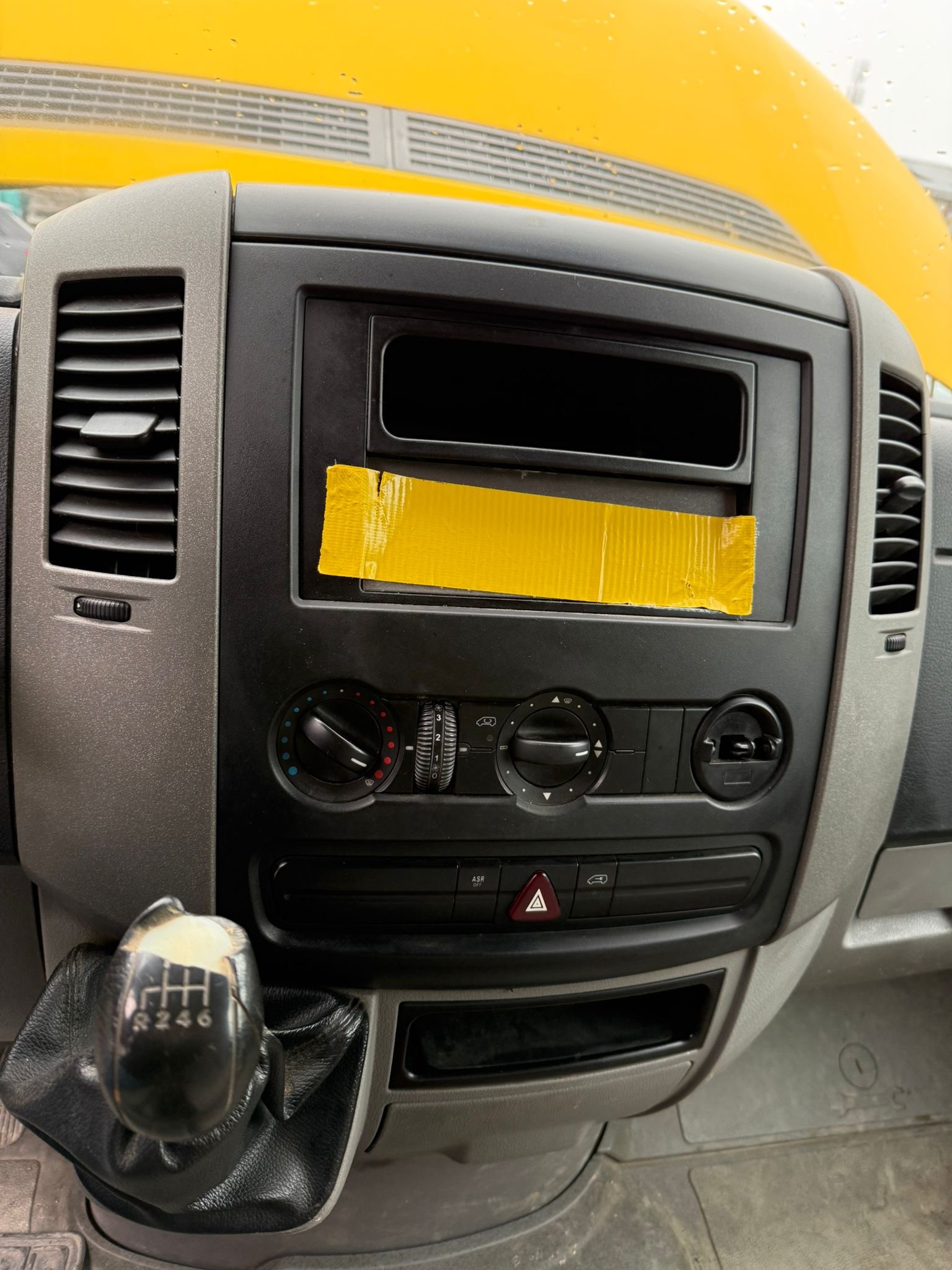 VW Crafter 35 2.5 TDI 109 PS-image-10