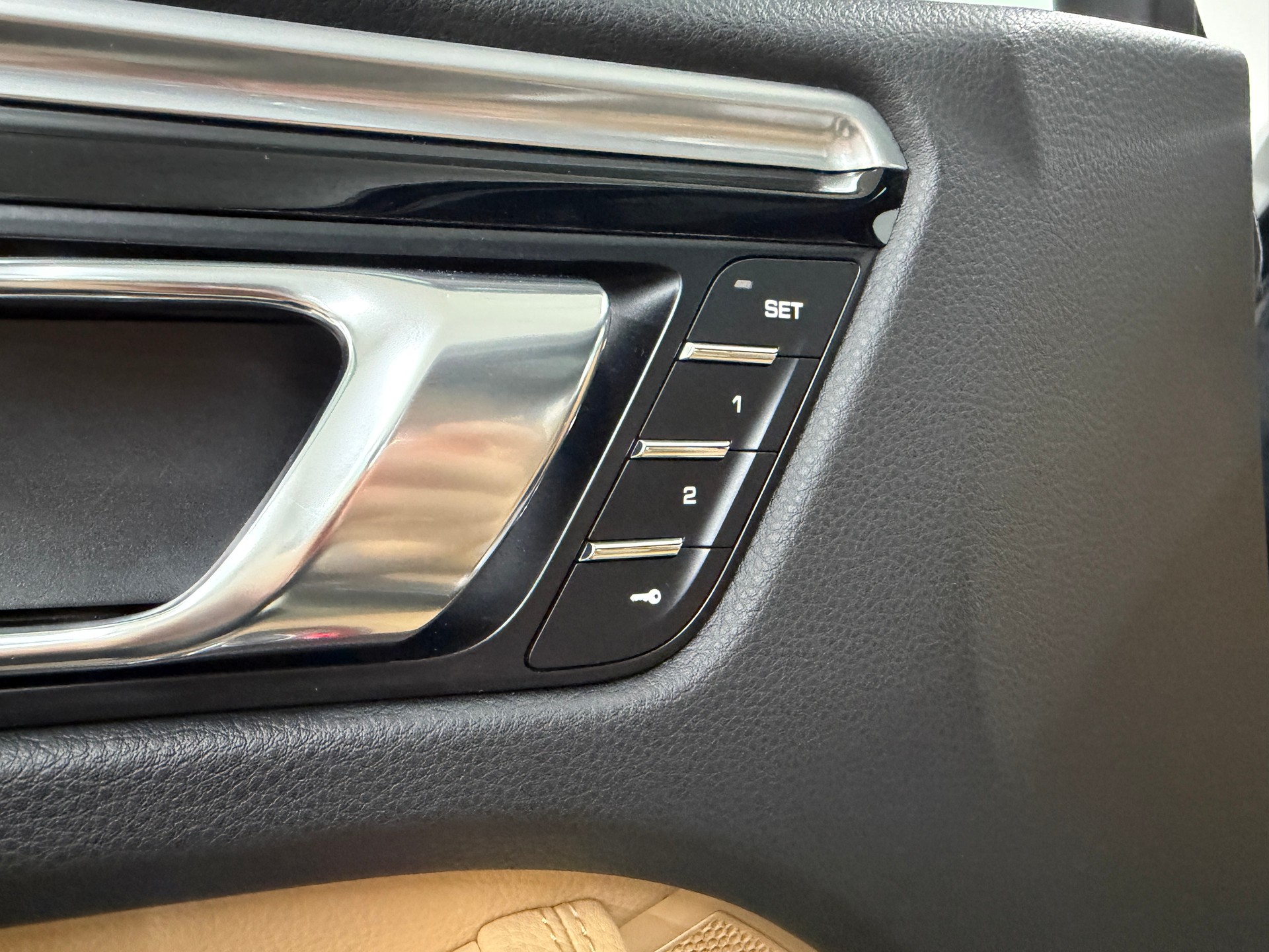 PORSCHE Macan S 3.0 V6 340PS (VOLCANO GREY) PDK / RF-Kamera / Leder / Panoramadach / Sitz/Lenkradheizung / PDLS /-image-16