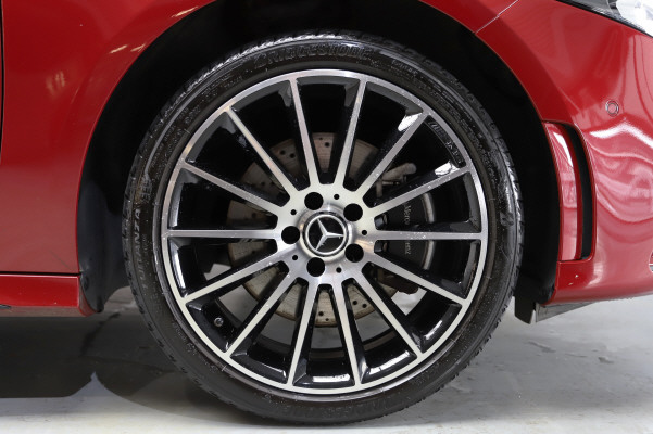 MERCEDES-BENZ A 250e AMG Line-image-12