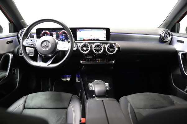 MERCEDES-BENZ A 250e AMG Line-image-9
