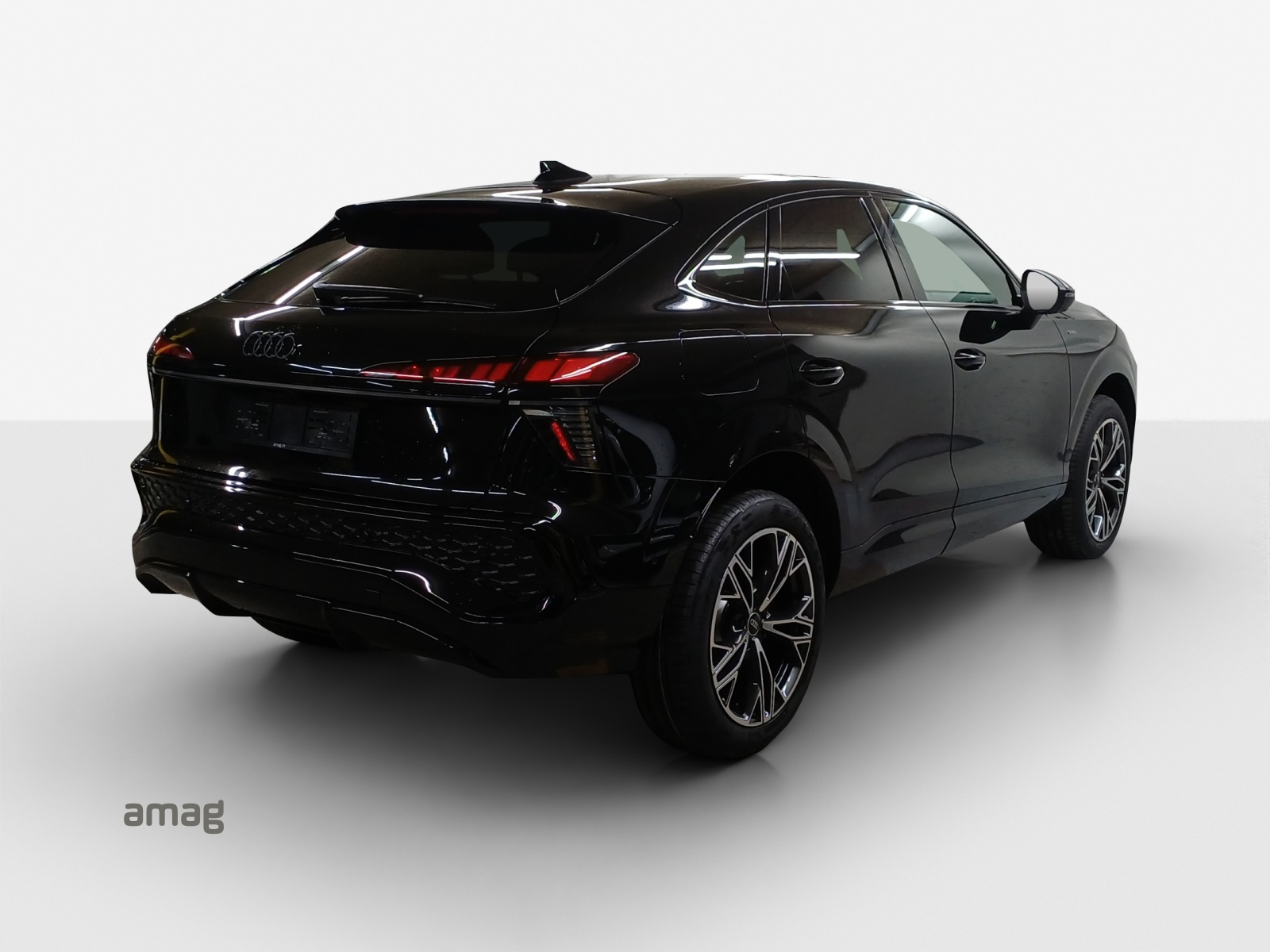 AUDI Q3 Sportback e-hybrid 200 kW S tronig-image-4