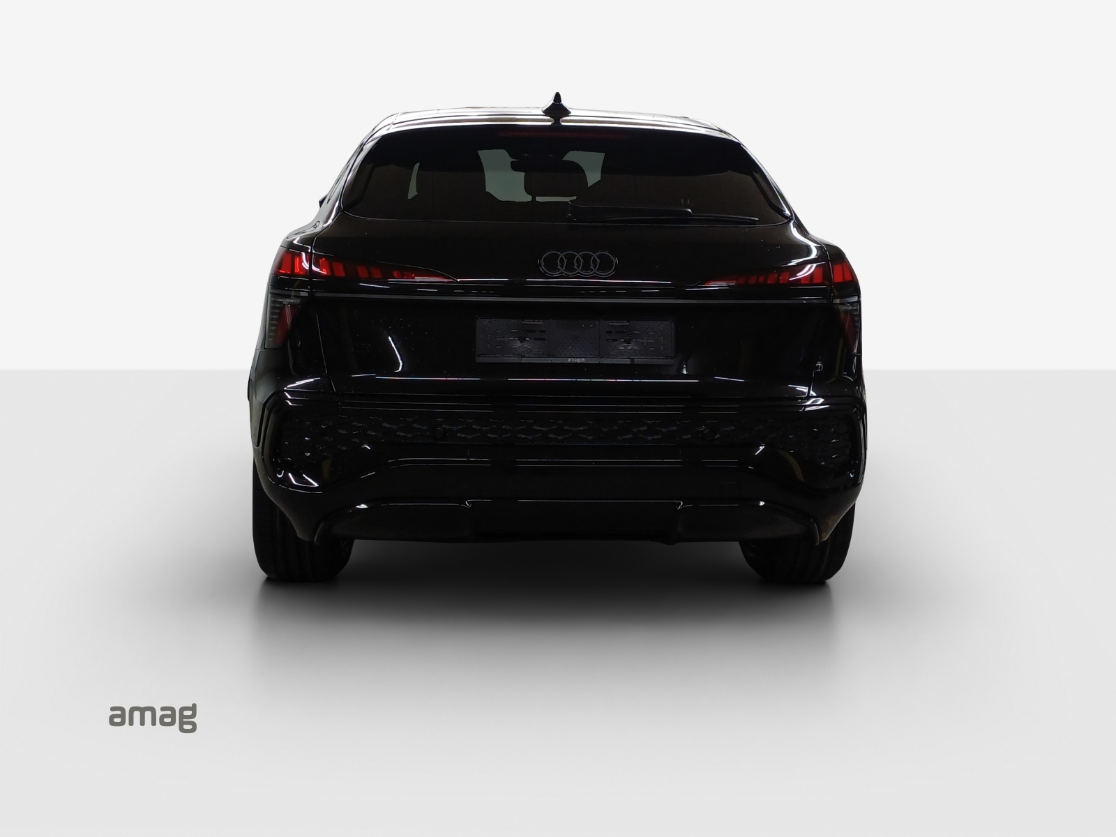 AUDI Q3 Sportback e-hybrid 200 kW S tronig-image-3