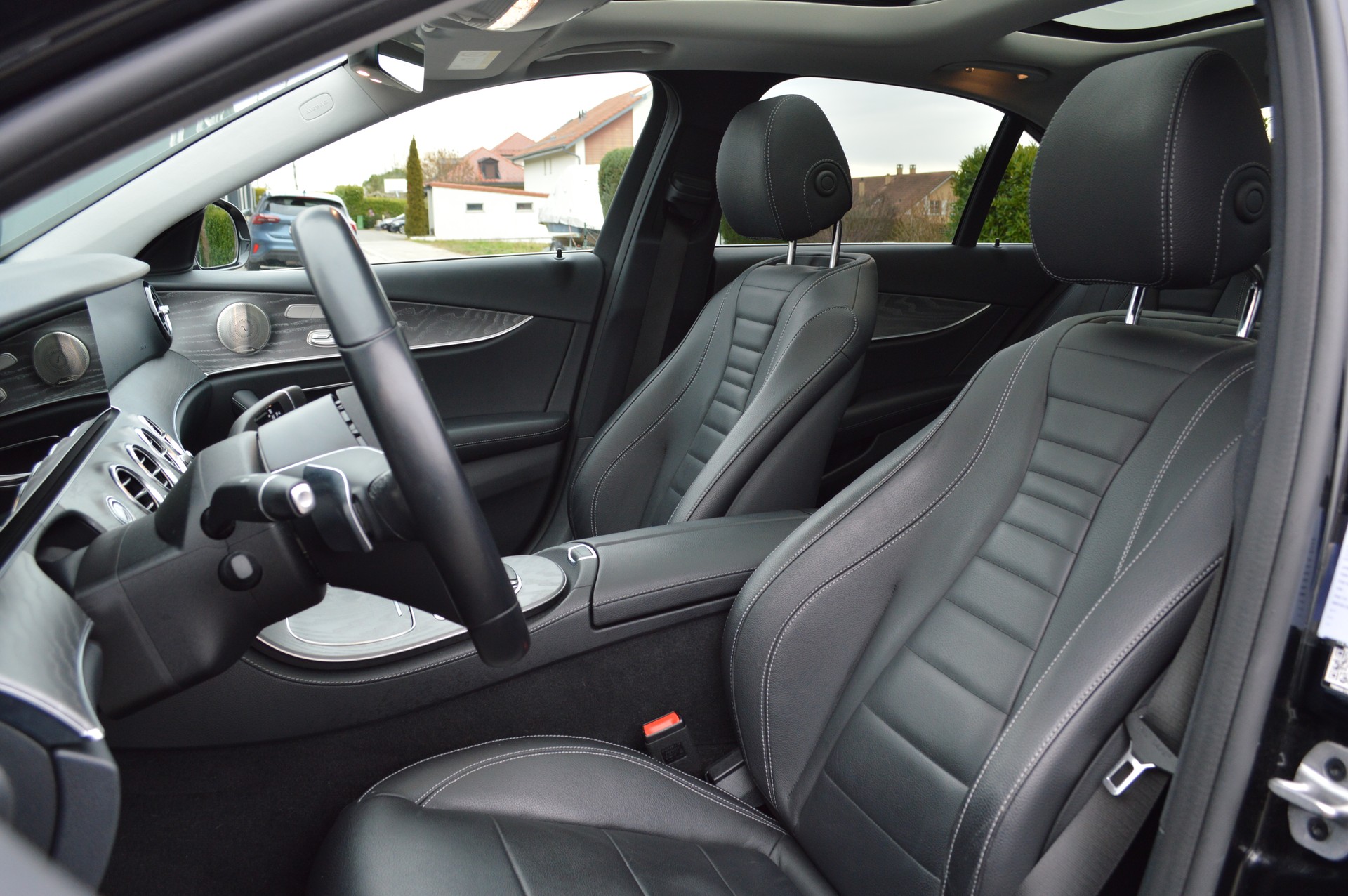 MERCEDES-BENZ E 200 4Matic 9G-Tronic-image-19