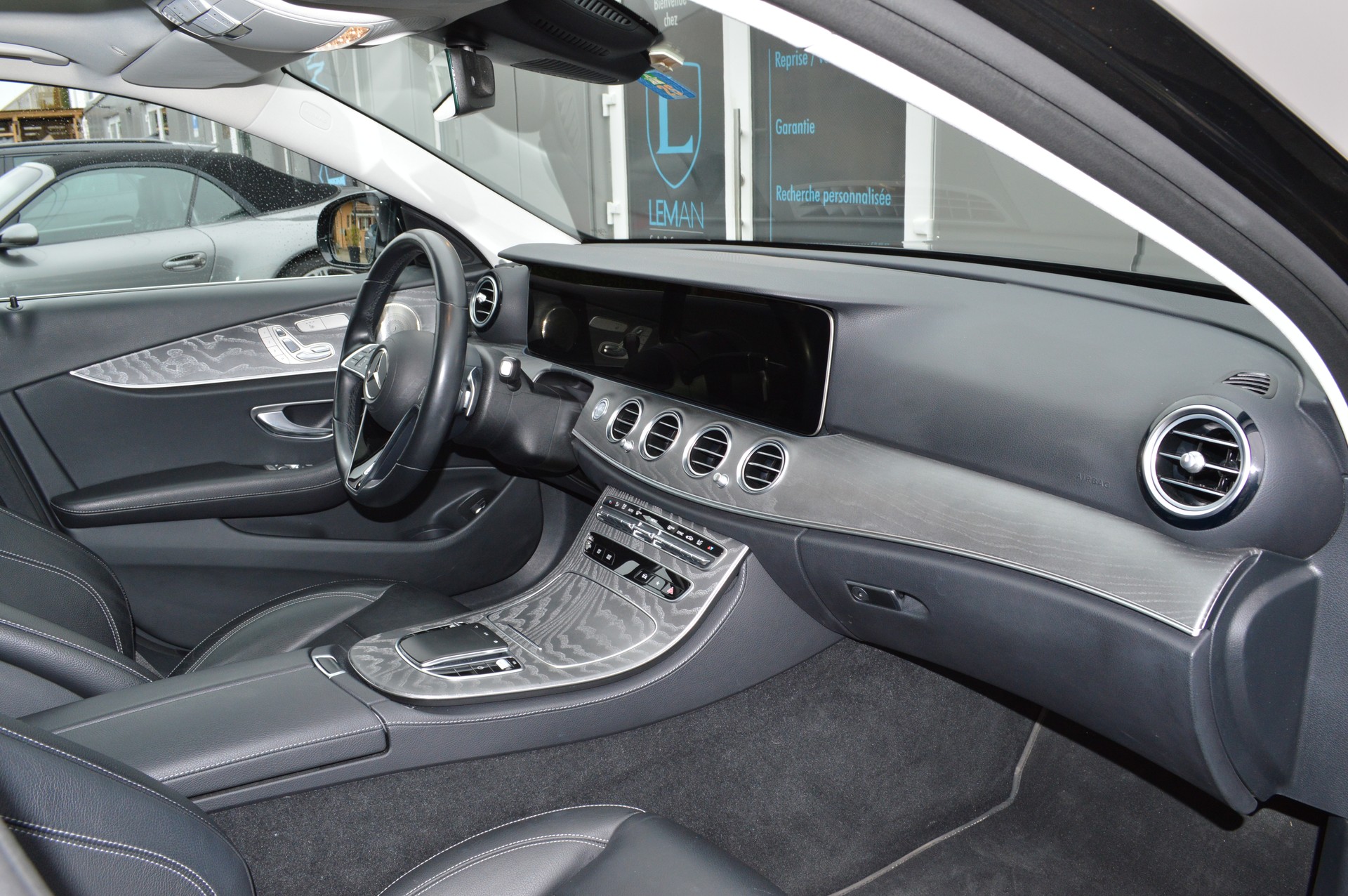 MERCEDES-BENZ E 200 4Matic 9G-Tronic-image-14