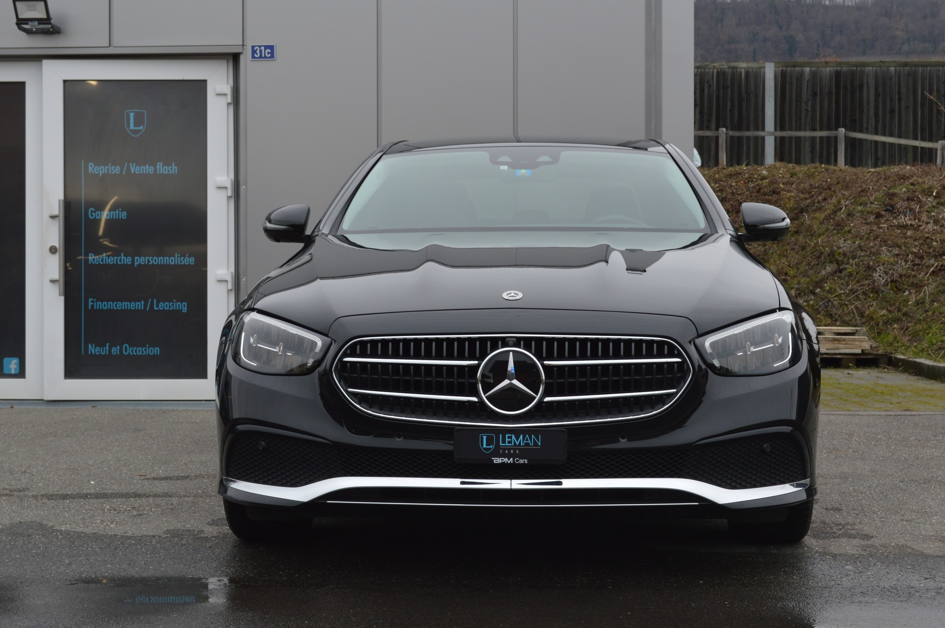 MERCEDES-BENZ E 200 4Matic 9G-Tronic-showroom-element-1