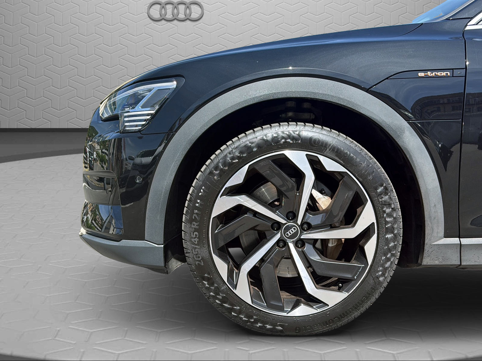AUDI e-tron 50 Sportback S Line quattro-image-8